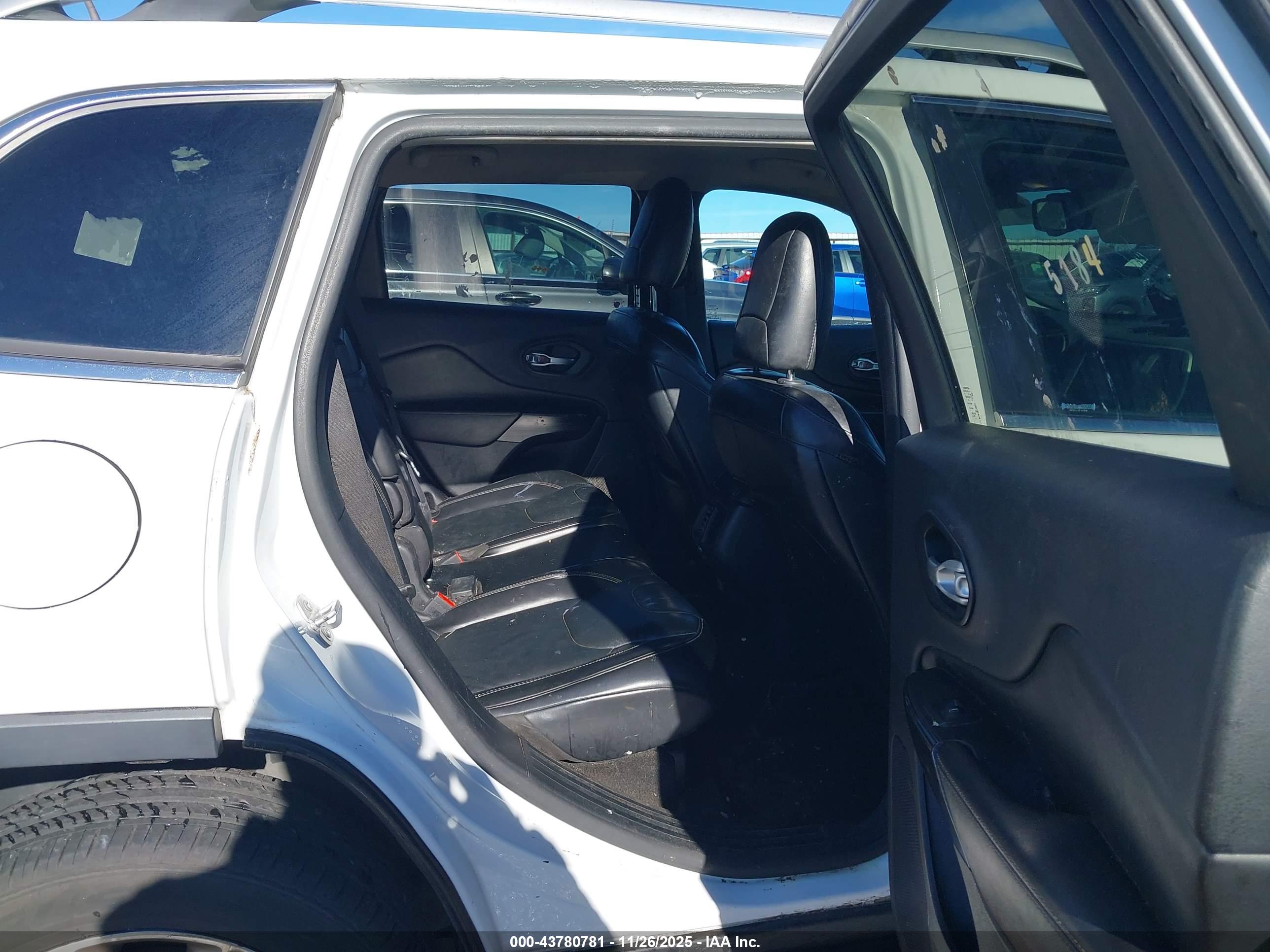 JEEP CHEROKEE image 8