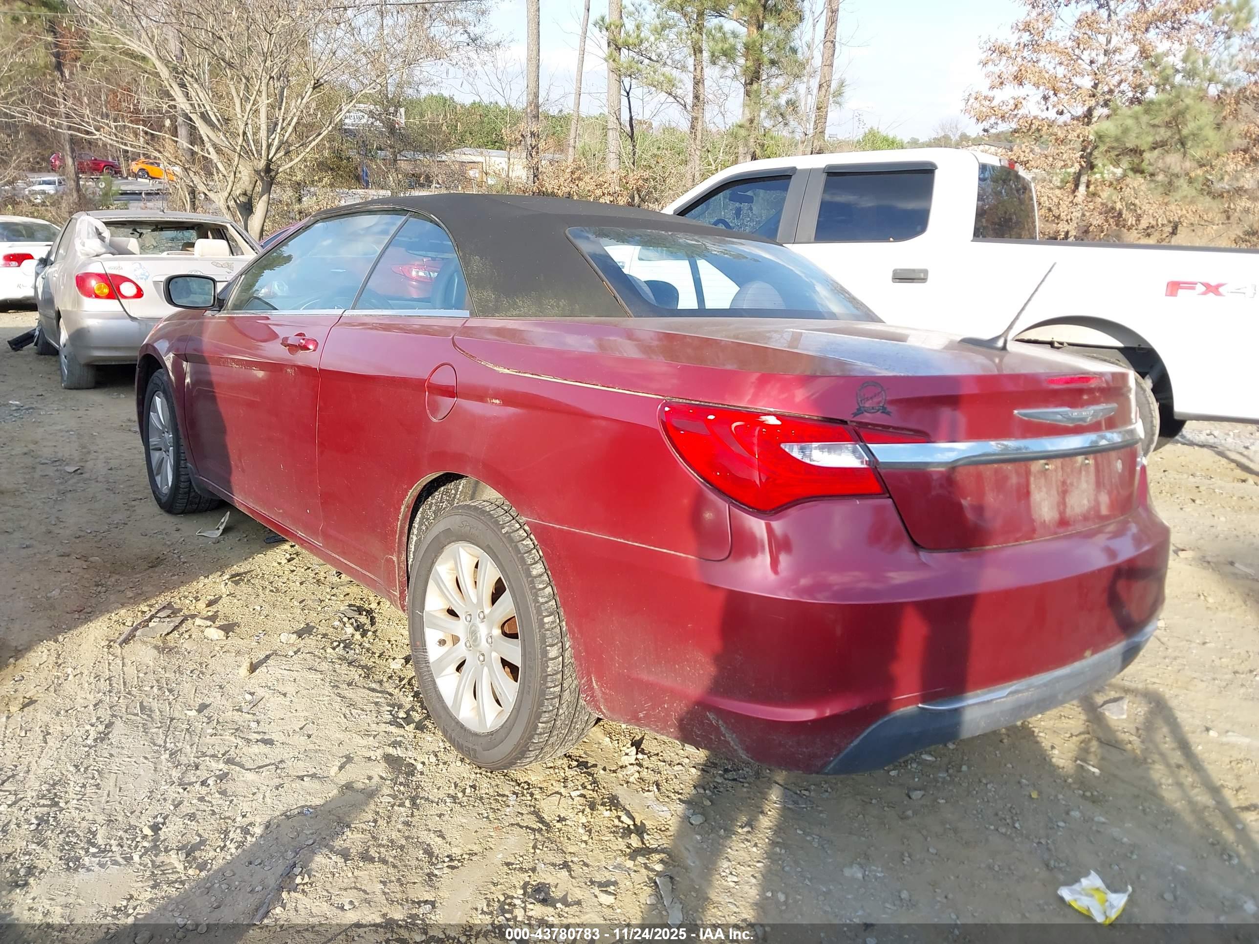 CHRYSLER 200 image 3