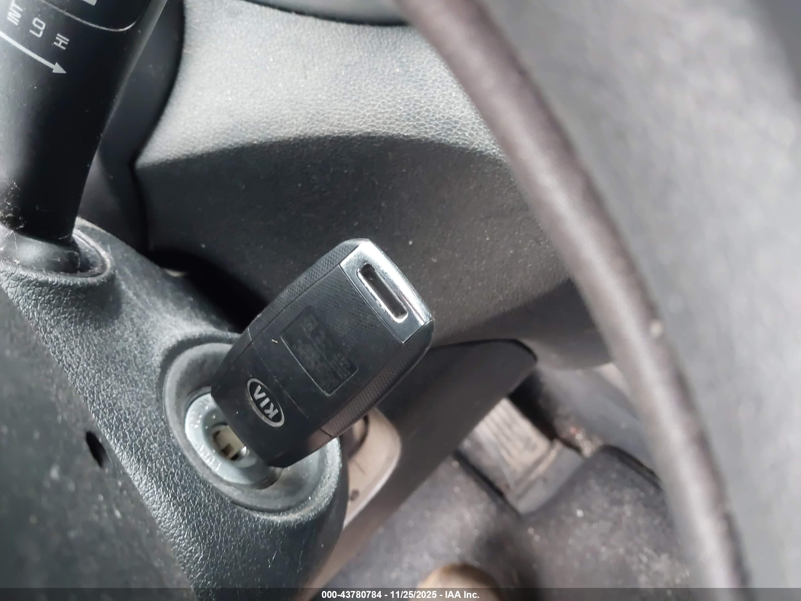 KIA SORENTO image 11