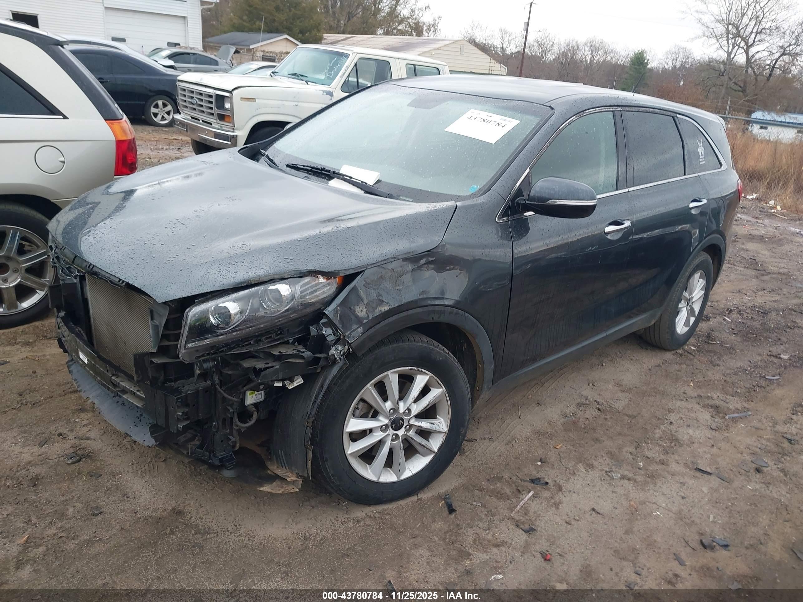 KIA SORENTO image 2
