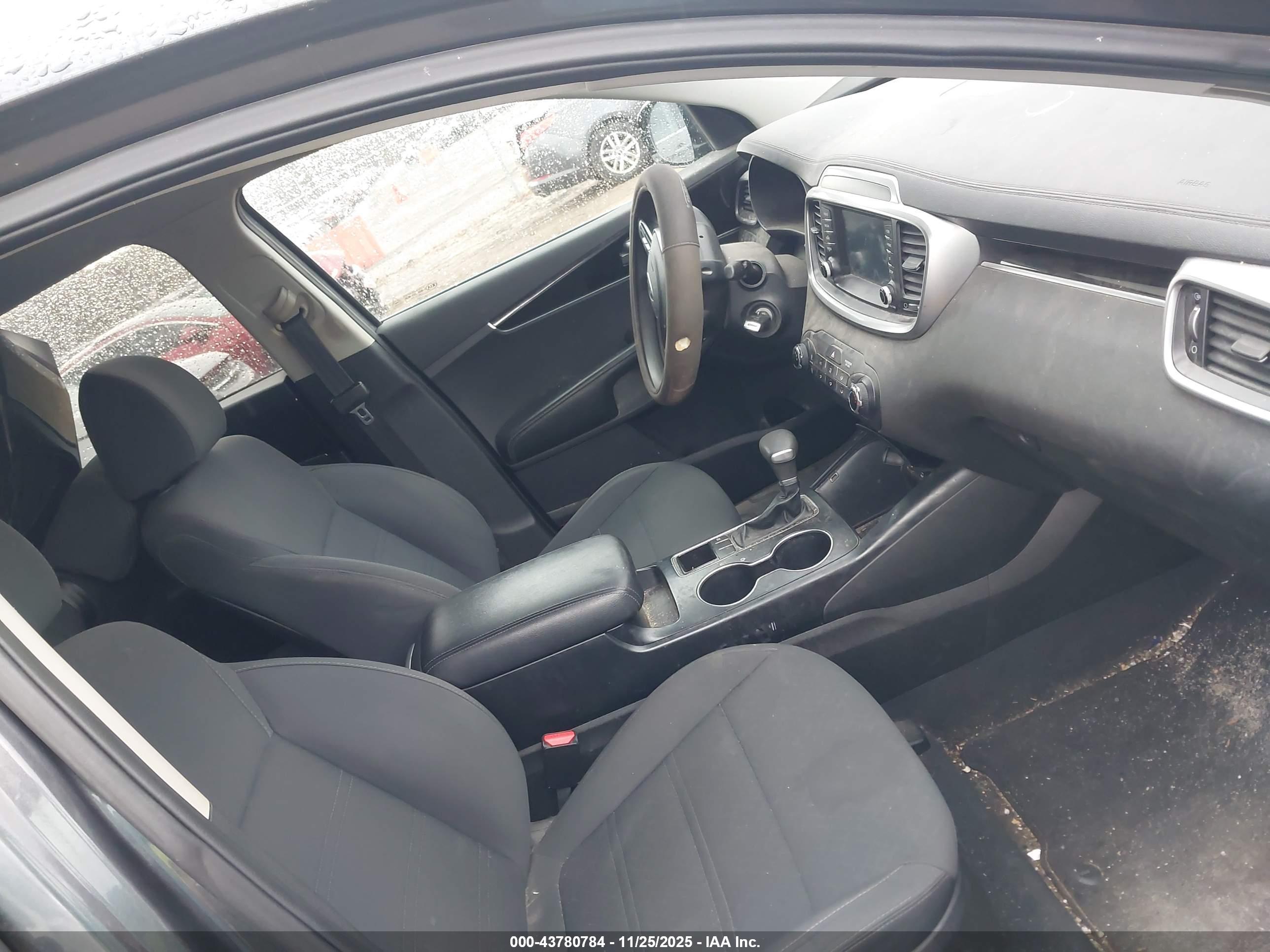 KIA SORENTO image 5