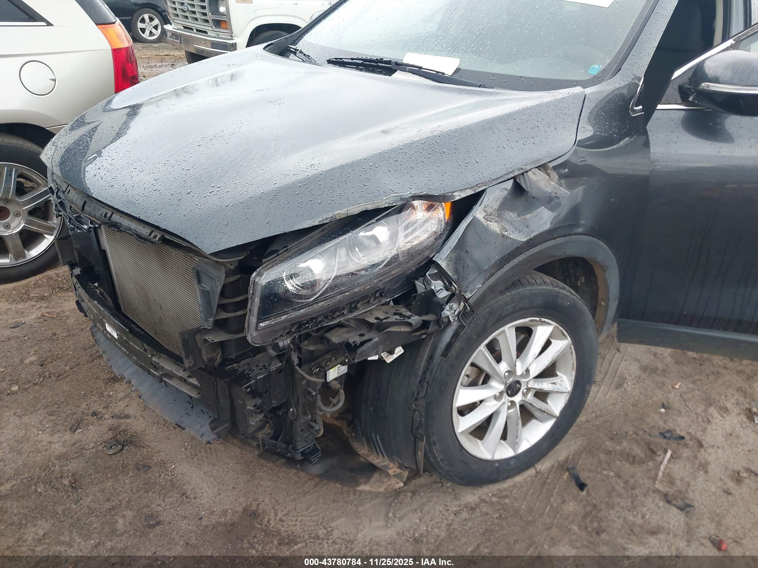 KIA SORENTO image 6