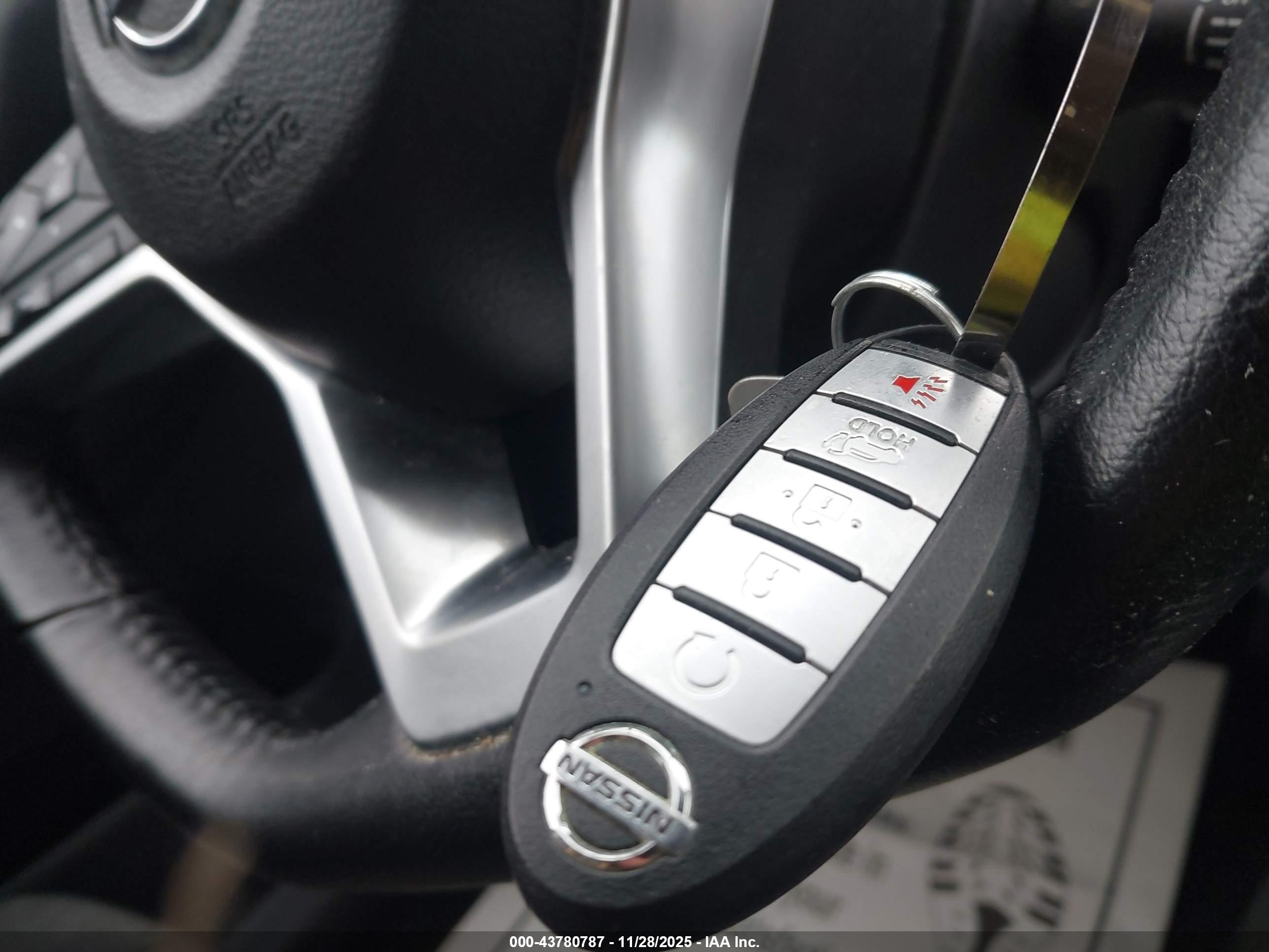 NISSAN ROGUE image 11