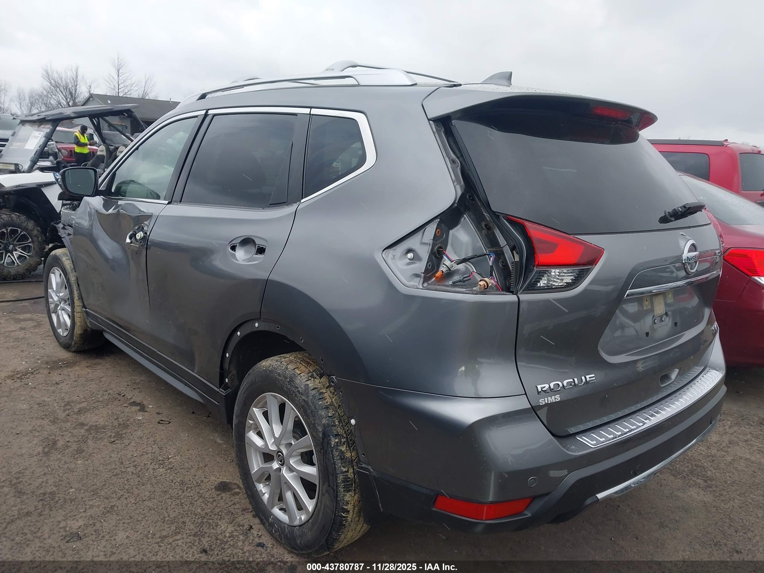 NISSAN ROGUE image 3