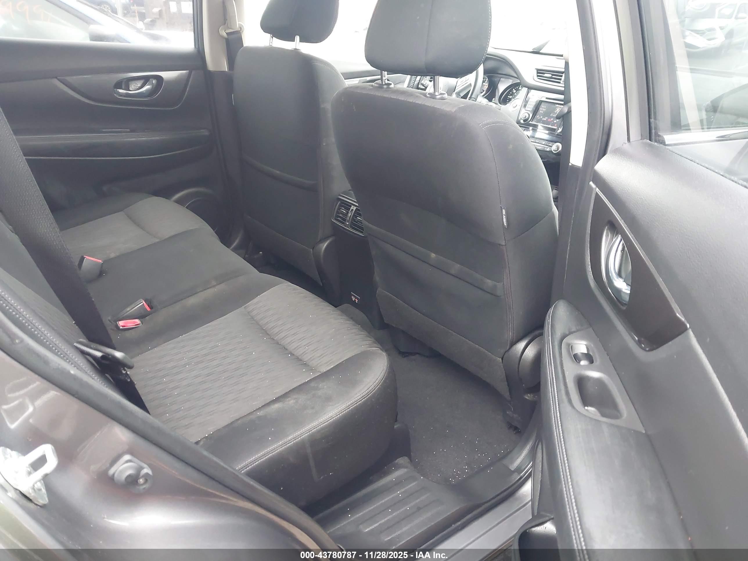 NISSAN ROGUE image 8