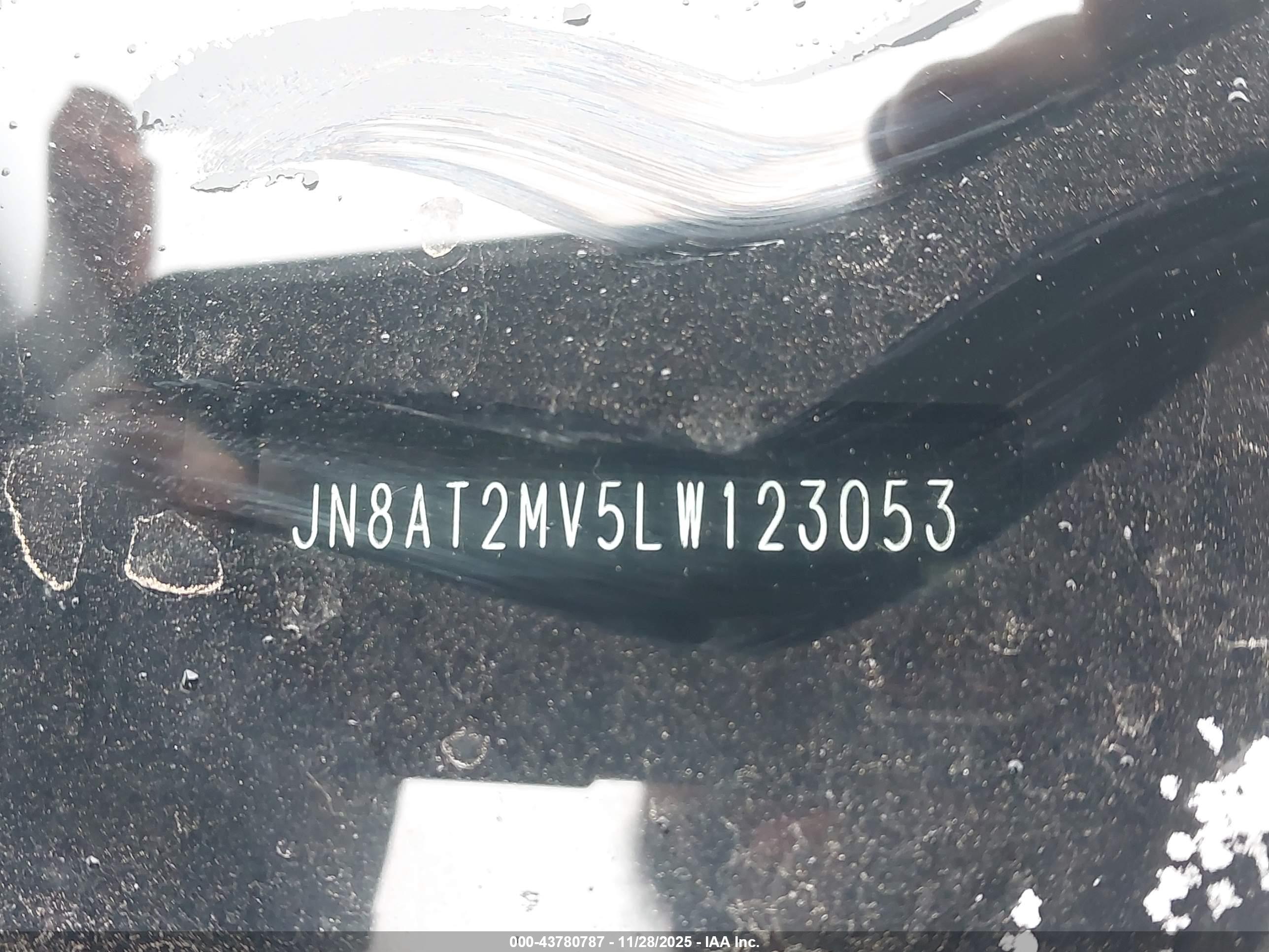 NISSAN ROGUE image 9