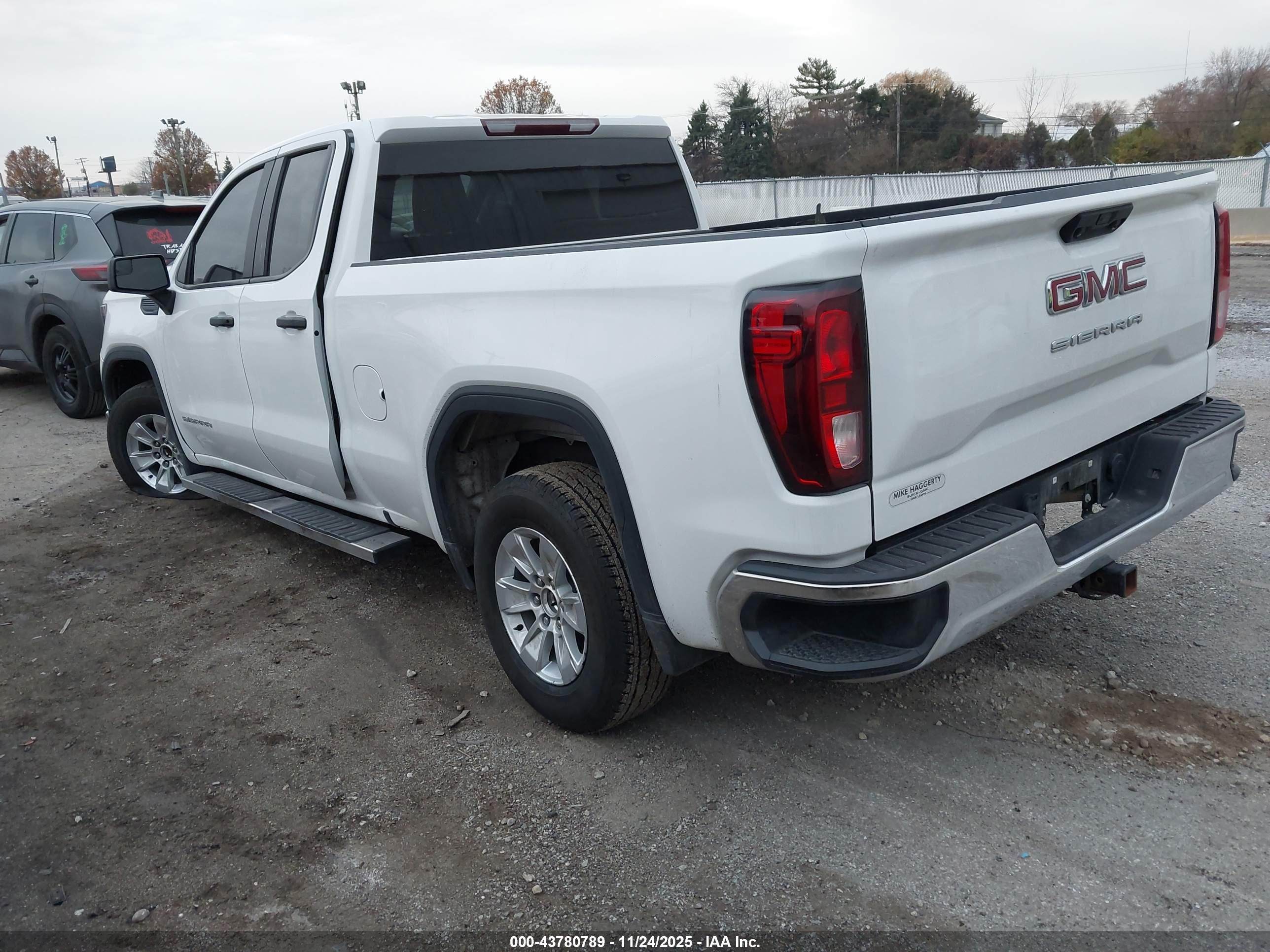 GMC SIERRA image 3