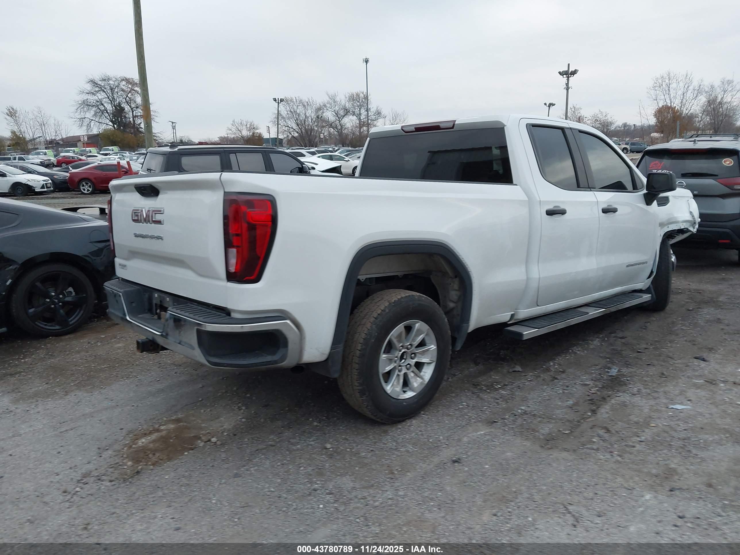 GMC SIERRA image 4