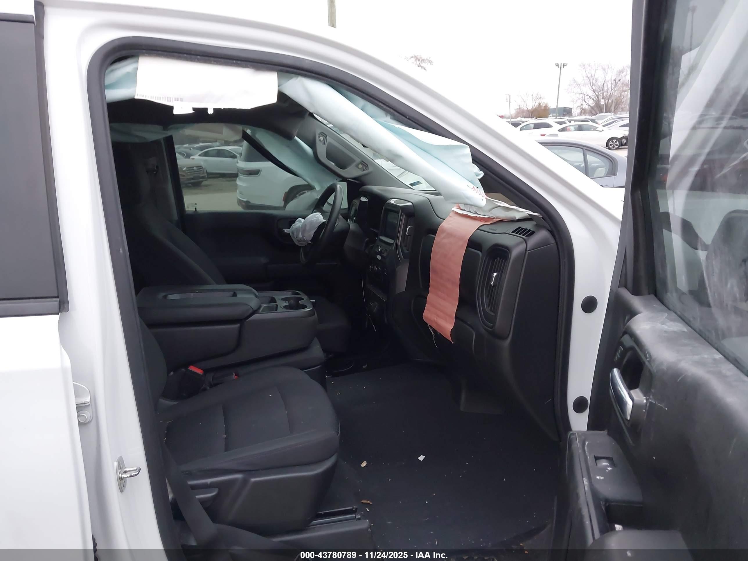 GMC SIERRA image 5