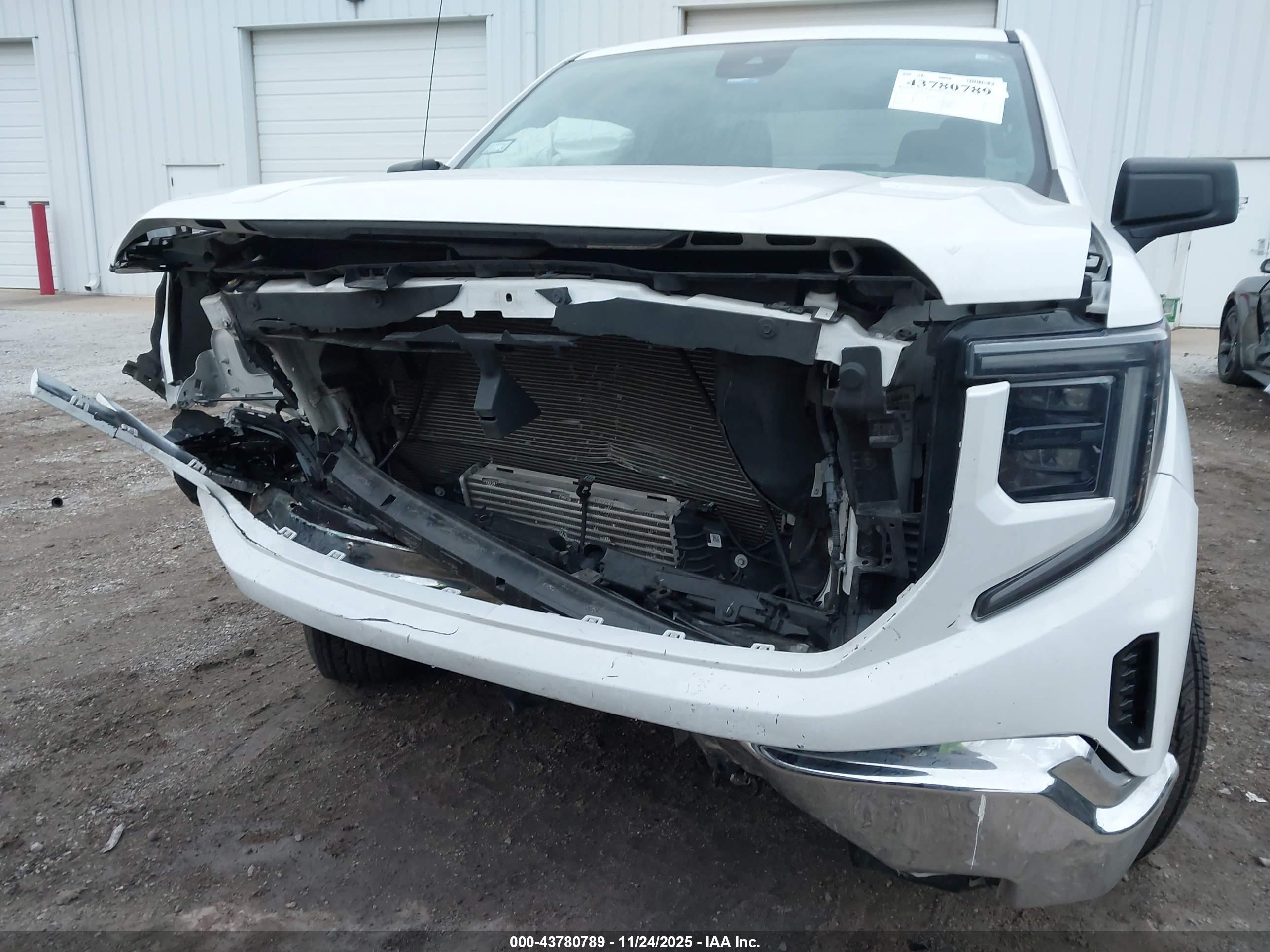 GMC SIERRA image 6