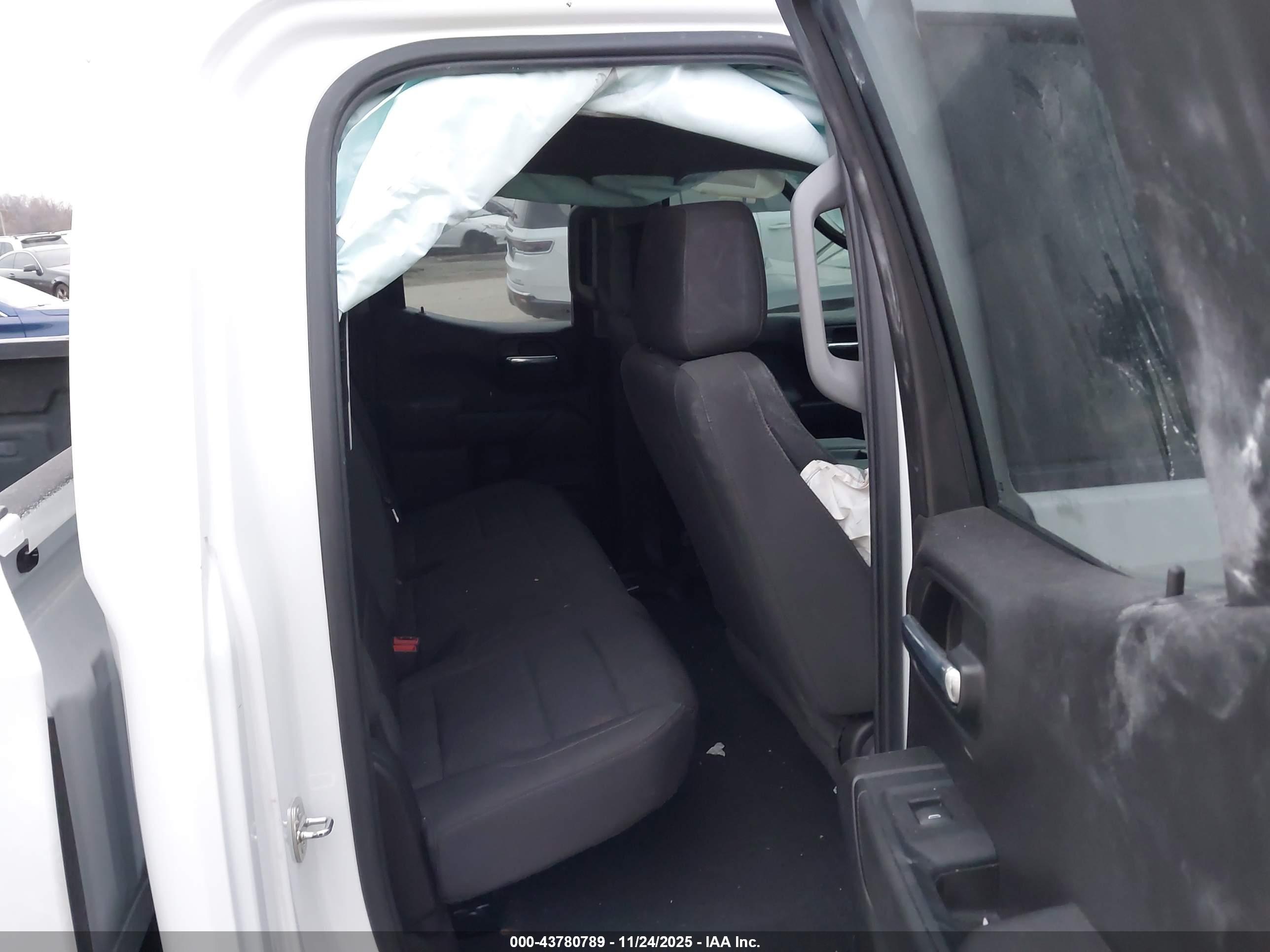 GMC SIERRA image 8