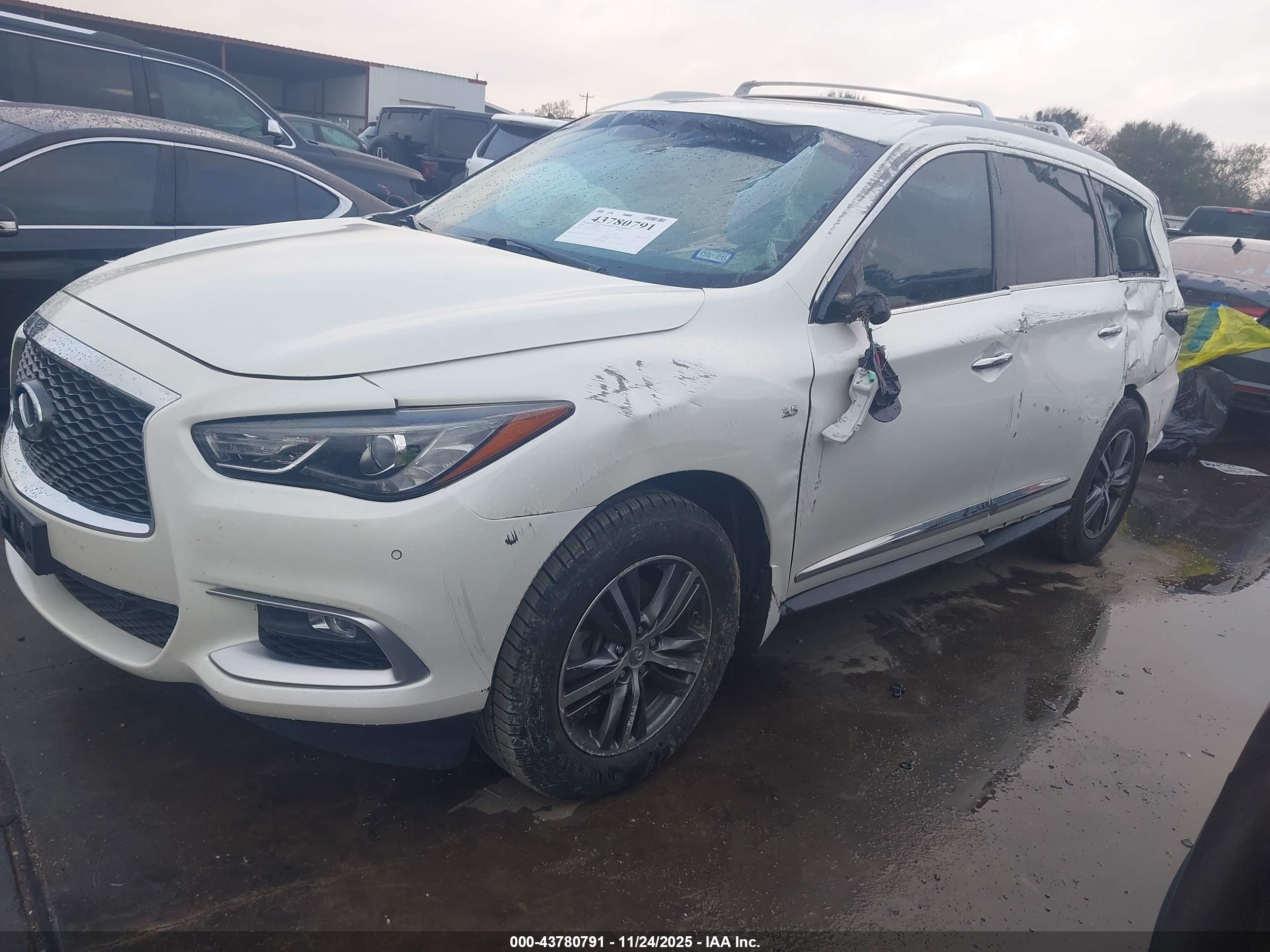 INFINITI QX60 image 2