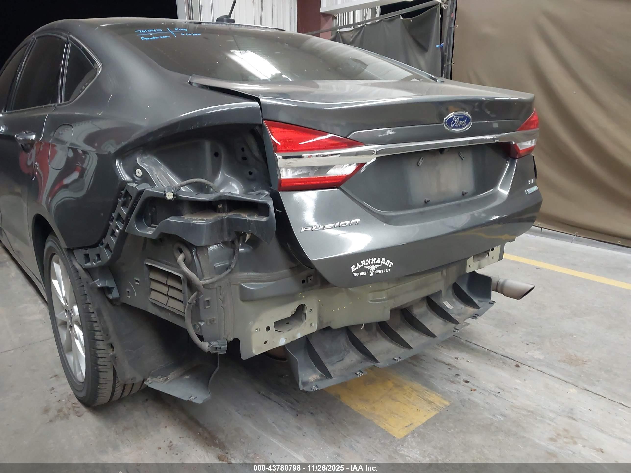 FORD FUSION image 6