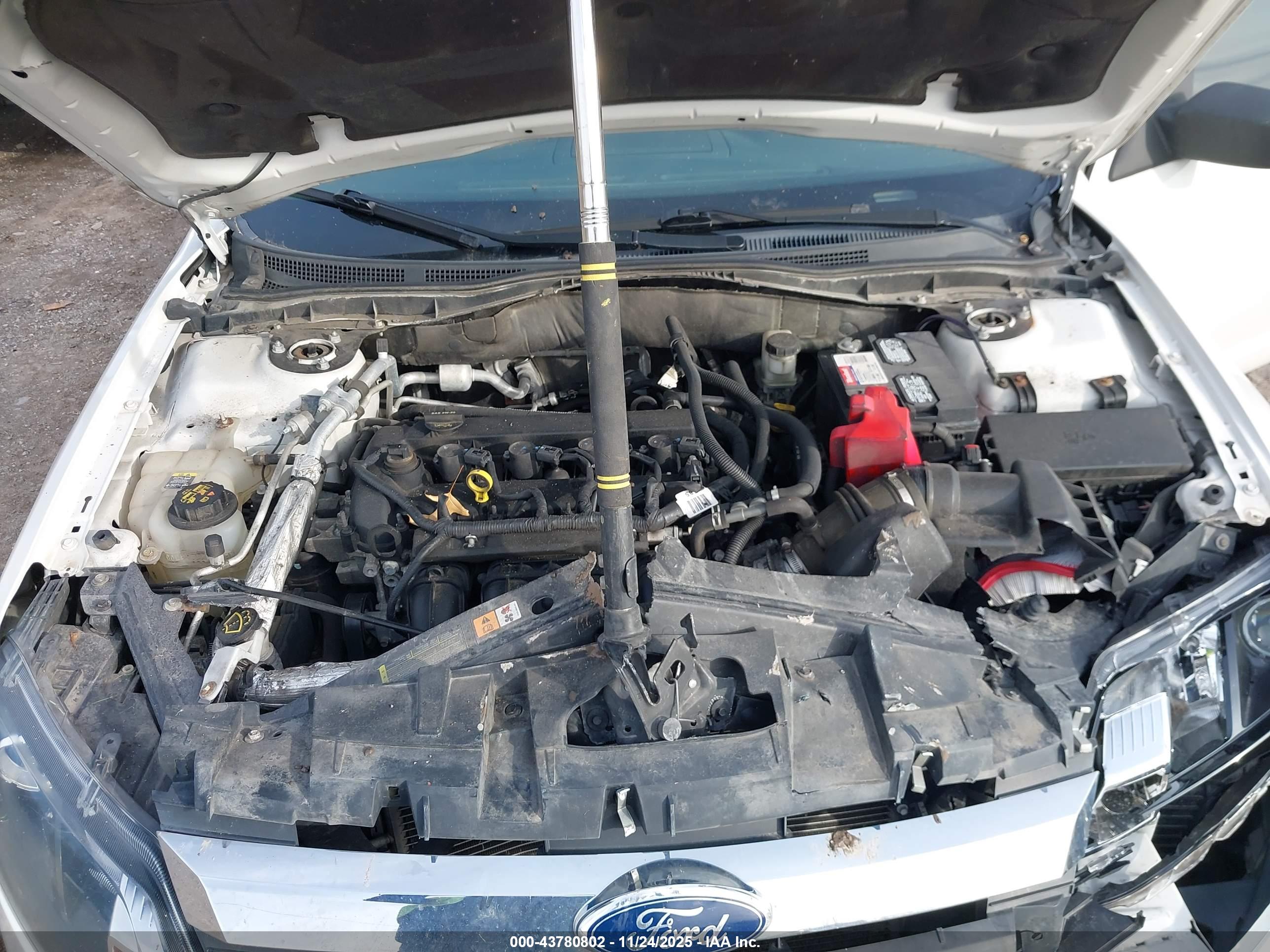 FORD FUSION image 10