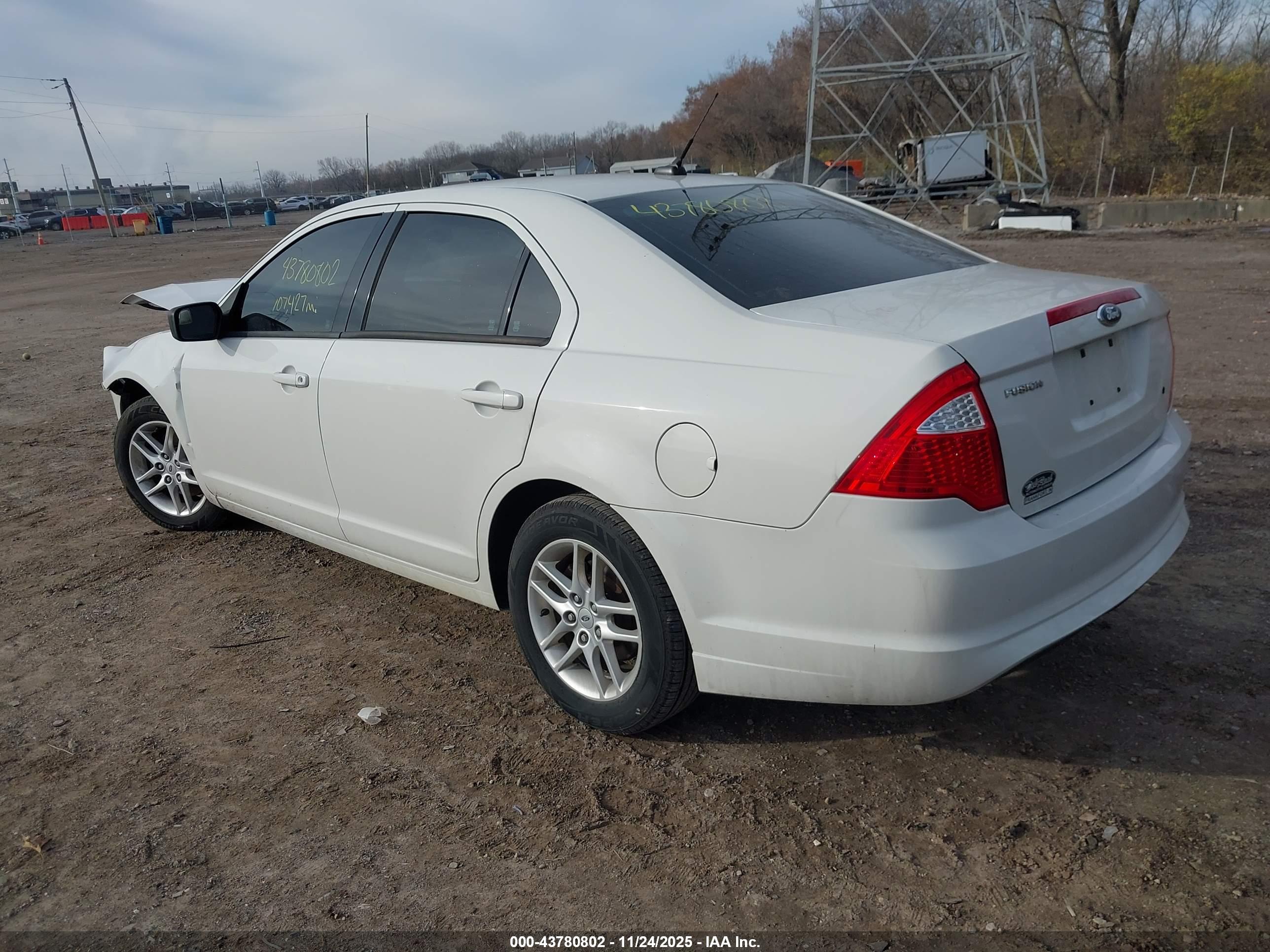 FORD FUSION image 3