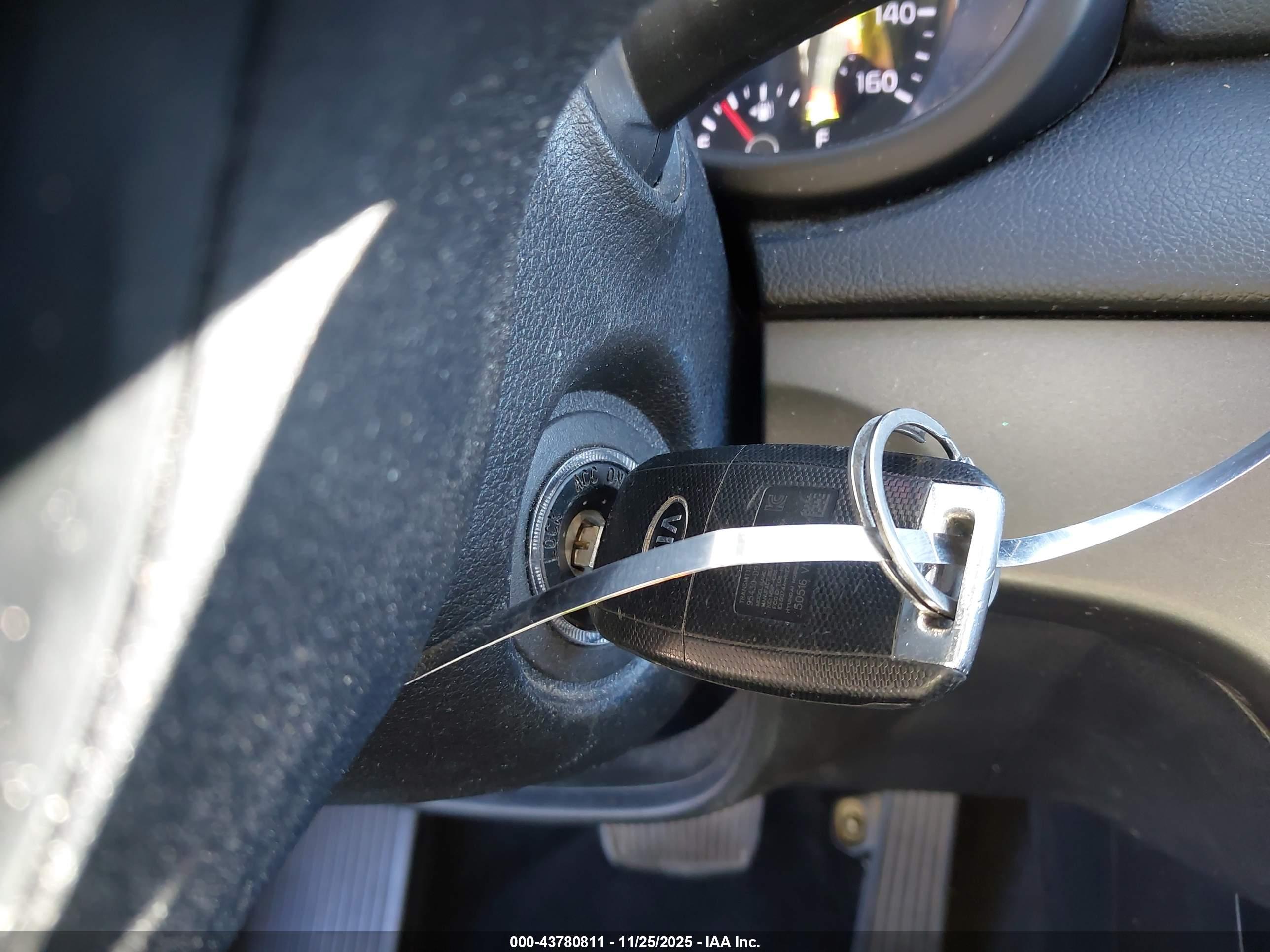 KIA SPORTAGE image 11