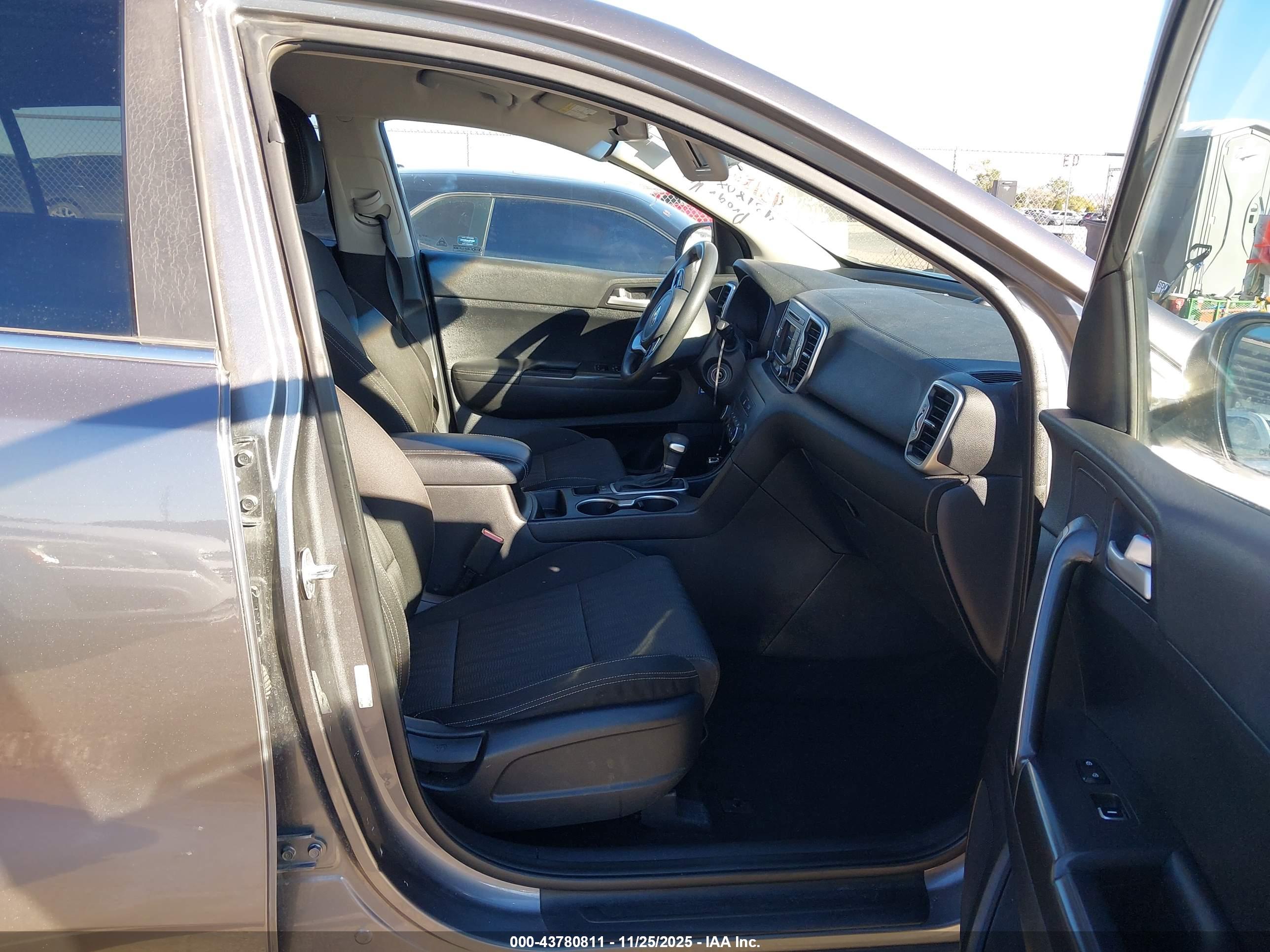 KIA SPORTAGE image 5