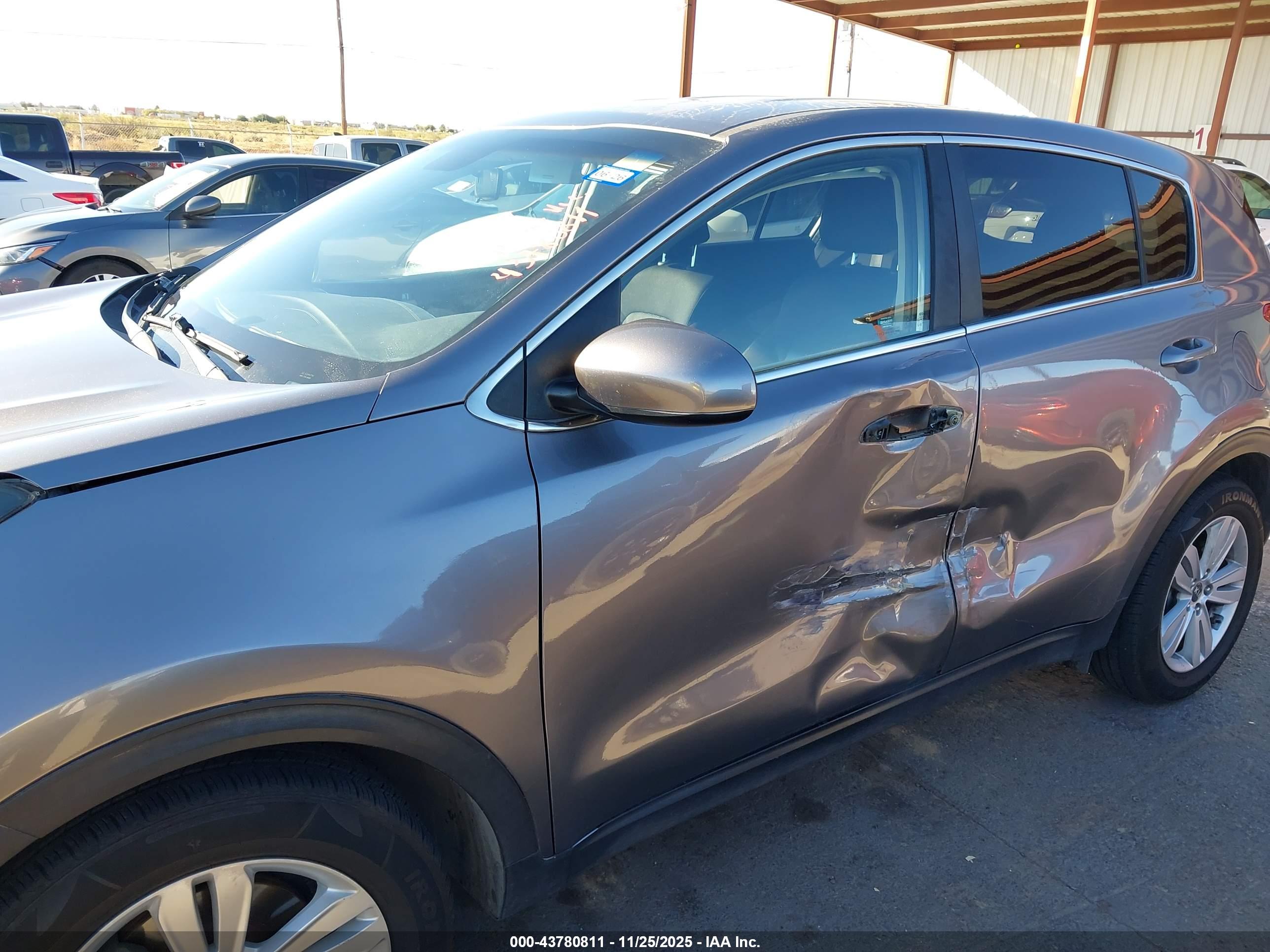 KIA SPORTAGE image 6