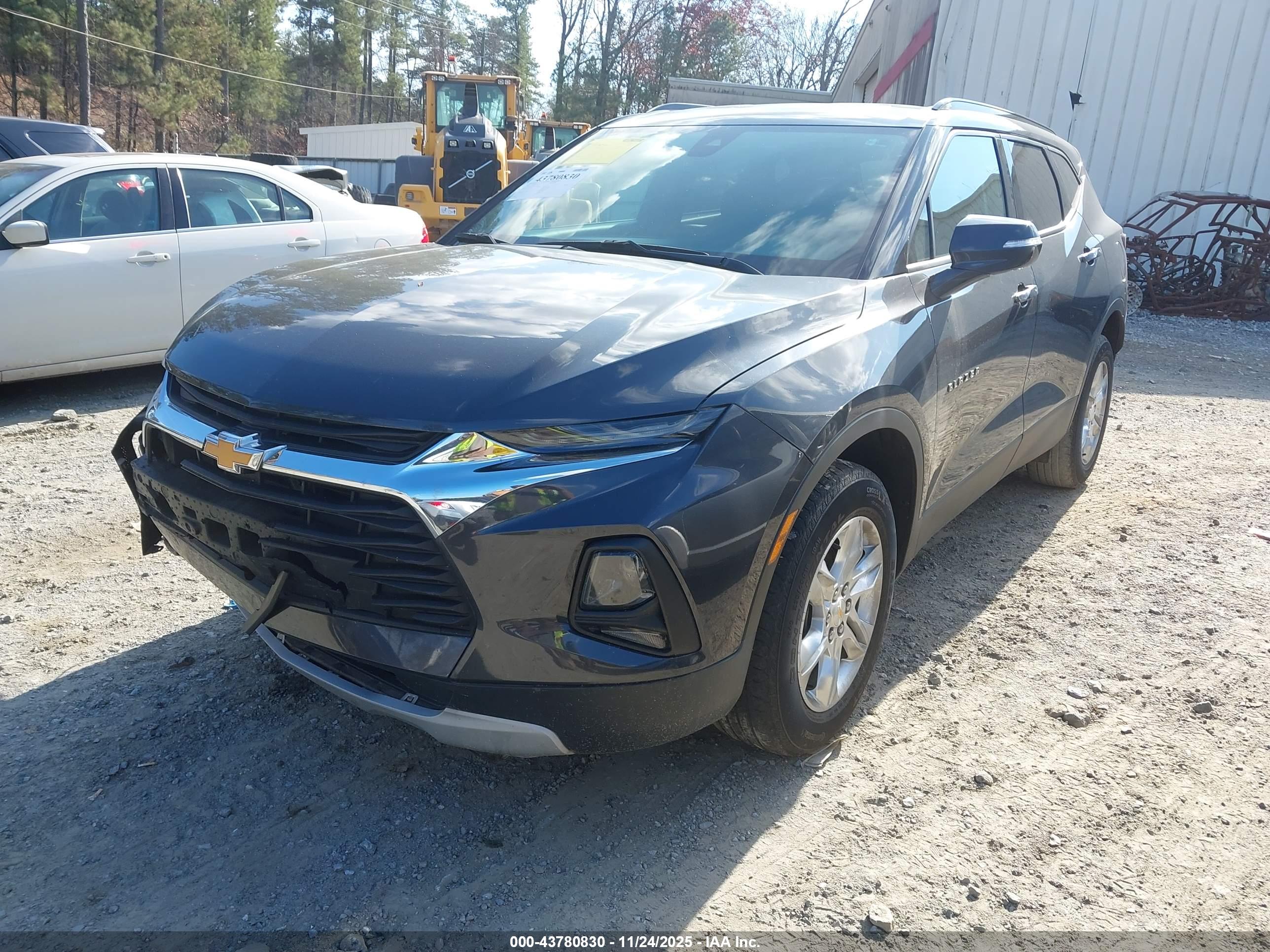 CHEVROLET BLAZER image 2