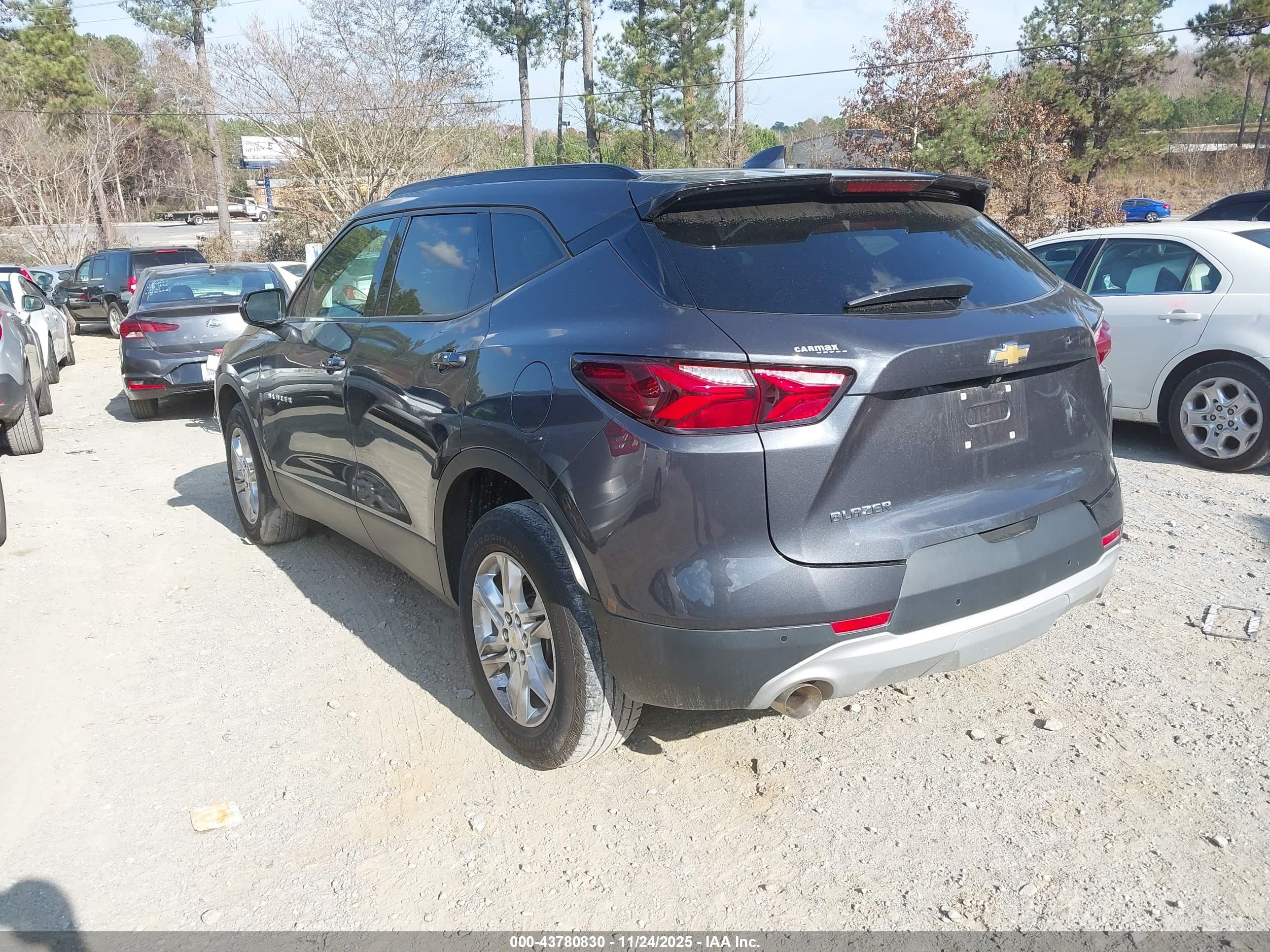 CHEVROLET BLAZER image 3