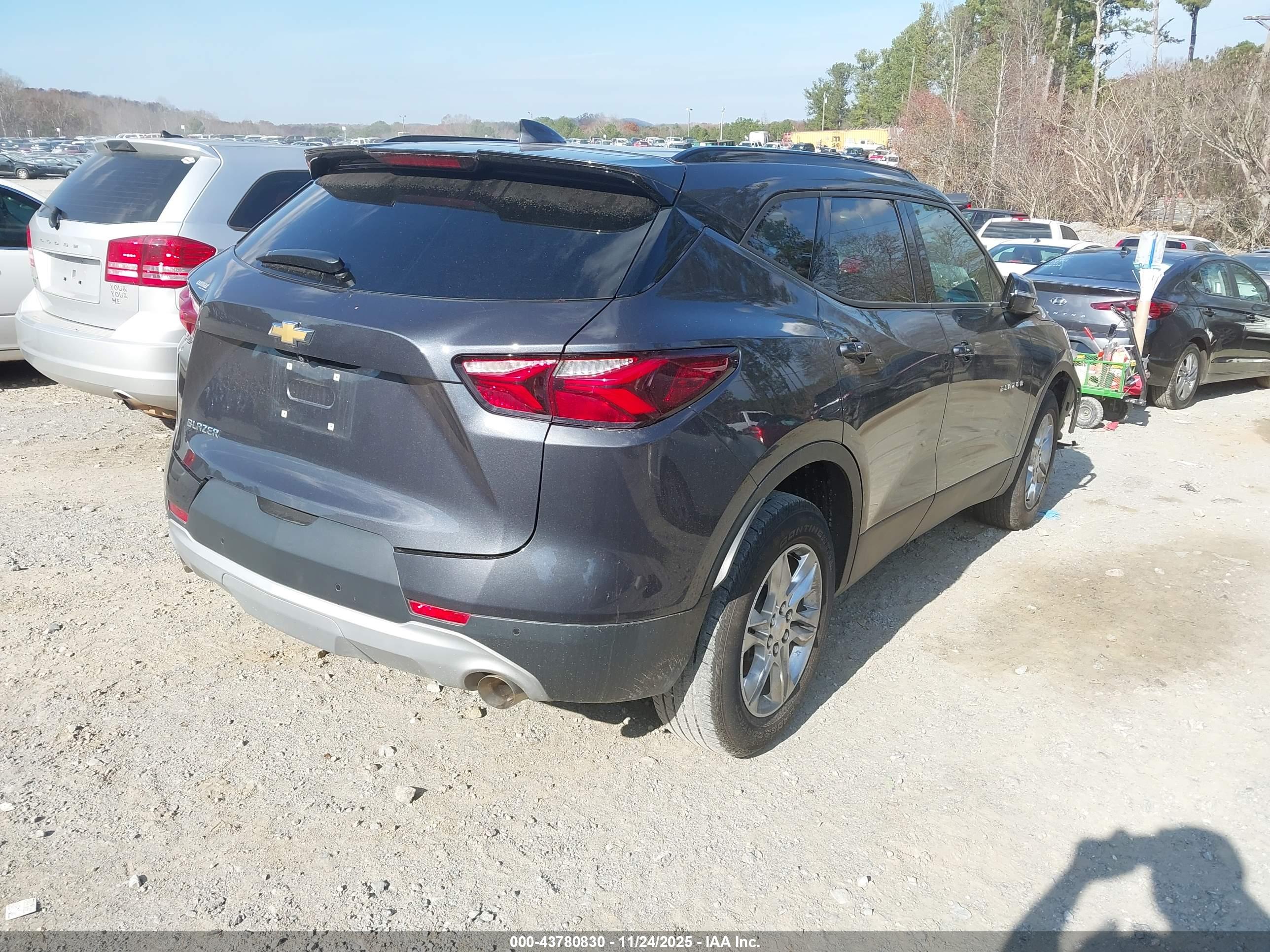 CHEVROLET BLAZER image 4