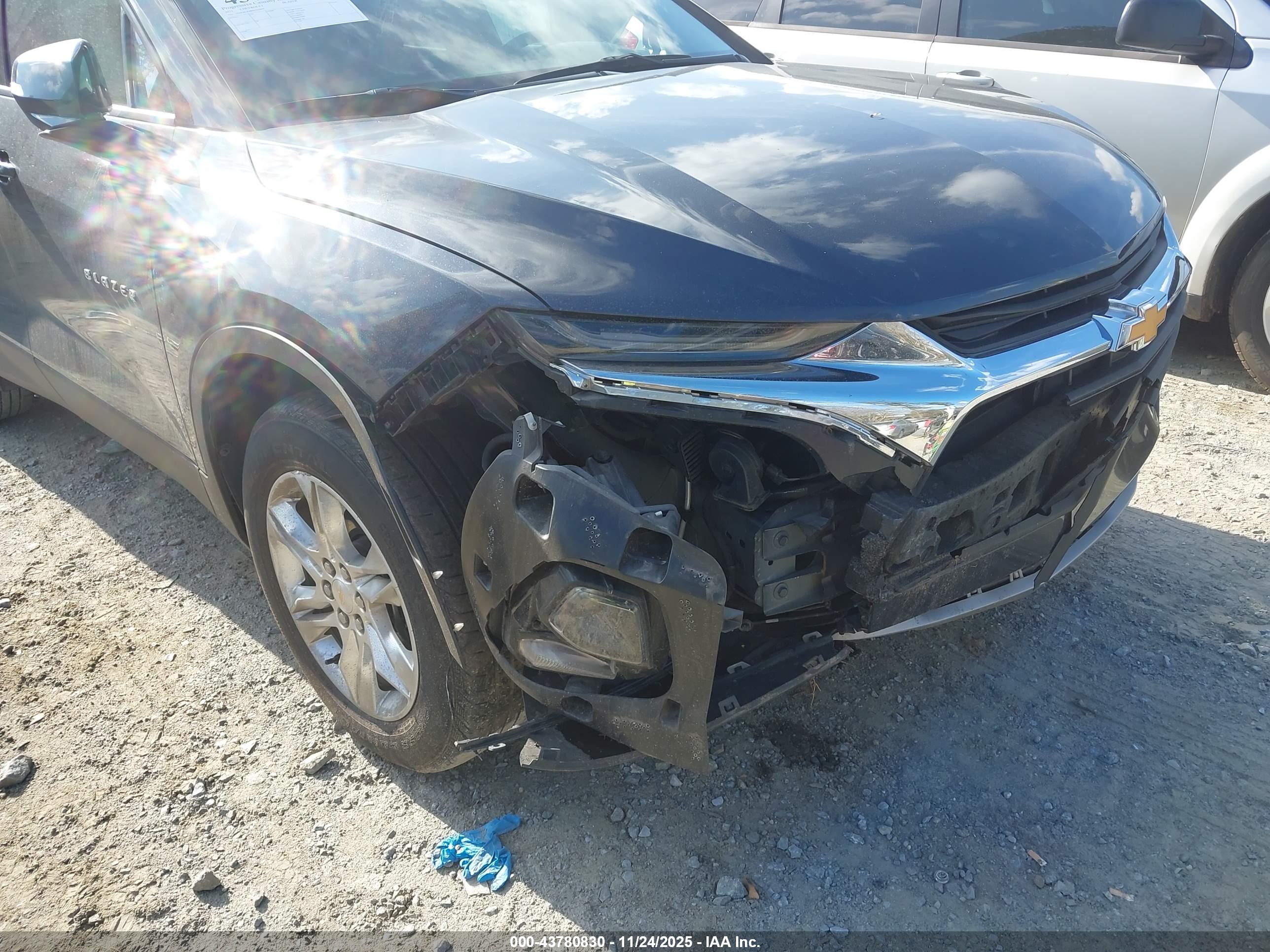CHEVROLET BLAZER image 6