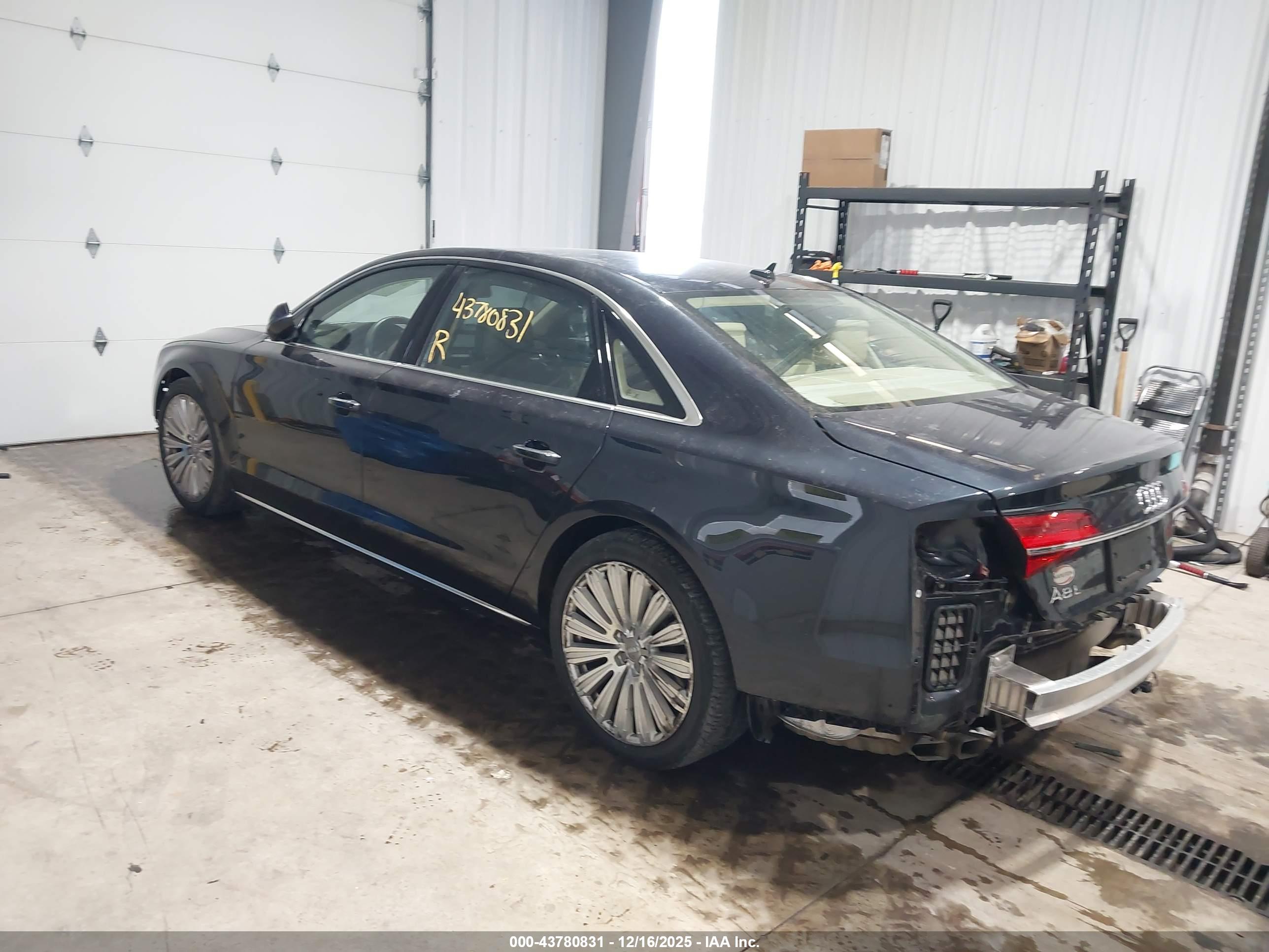 AUDI A8 image 3
