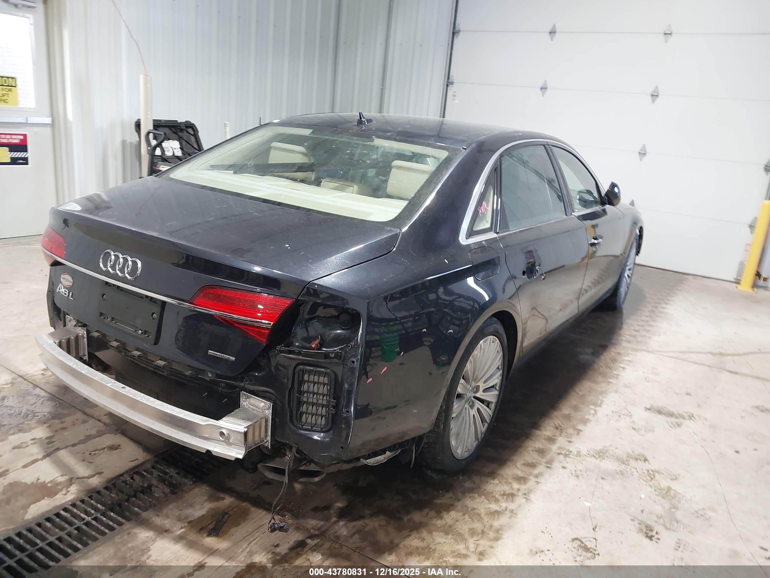 AUDI A8 image 4