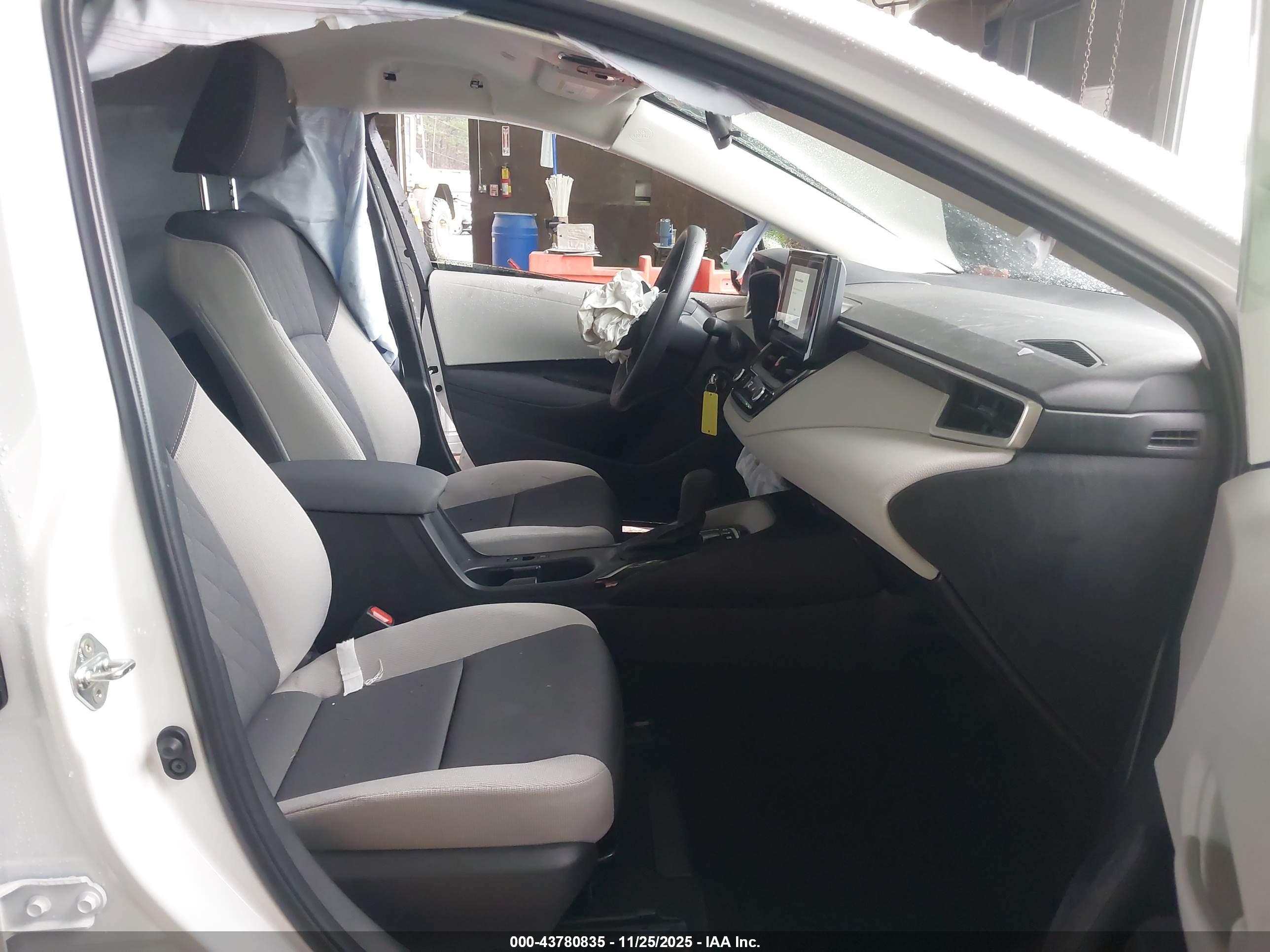 TOYOTA COROLLA image 5
