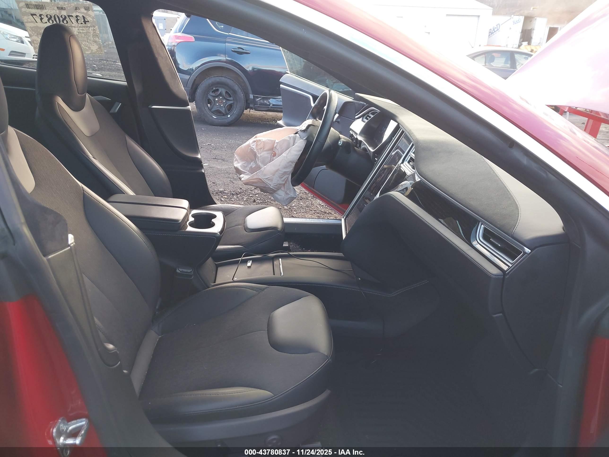 TESLA MODEL image 5