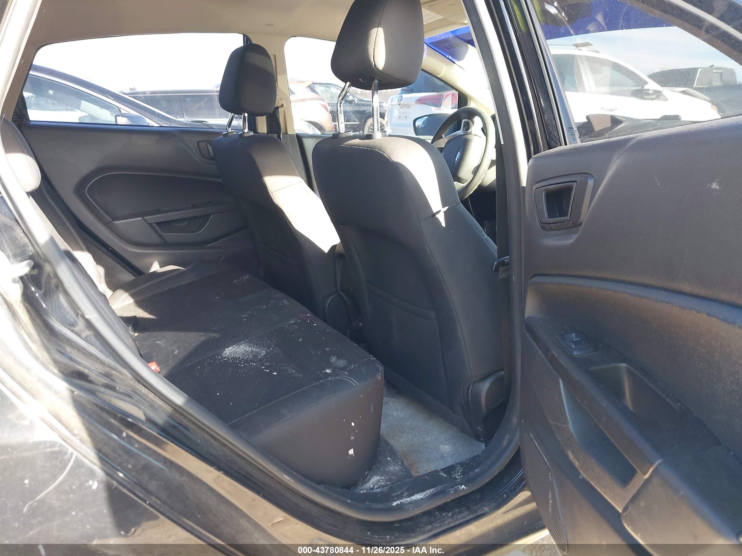 FORD FIESTA image 8