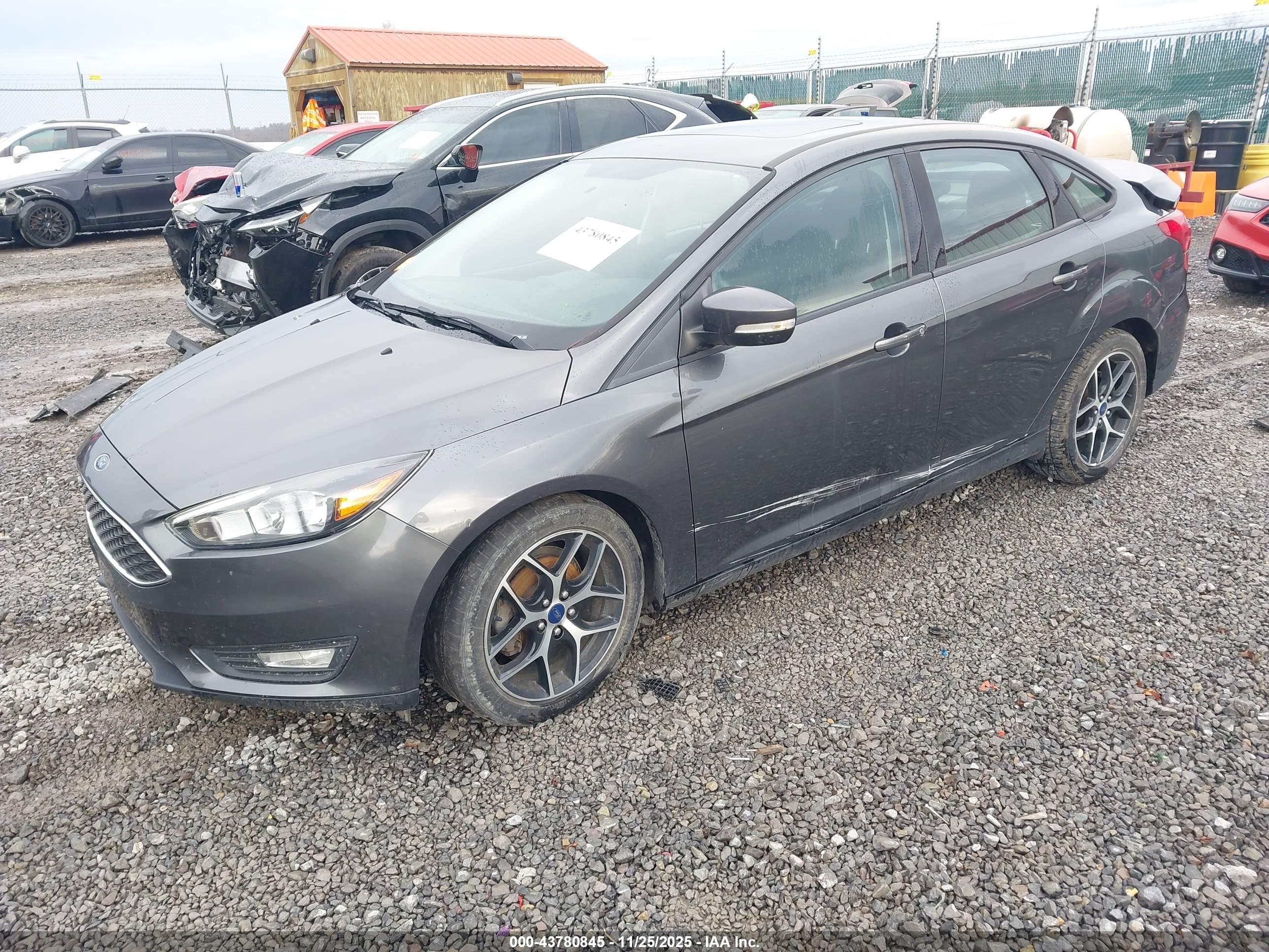 FORD FOCUS image 2