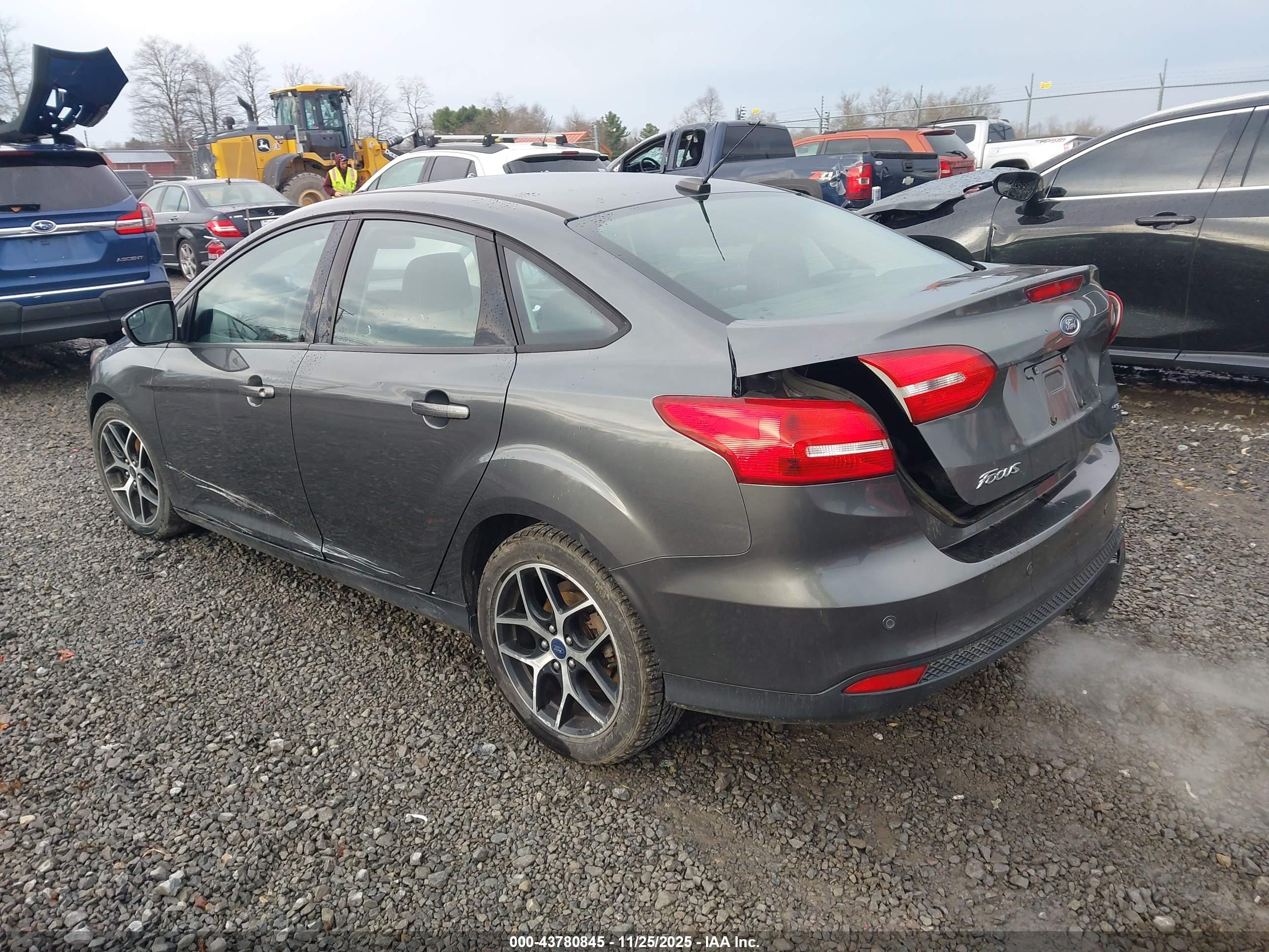 FORD FOCUS image 3