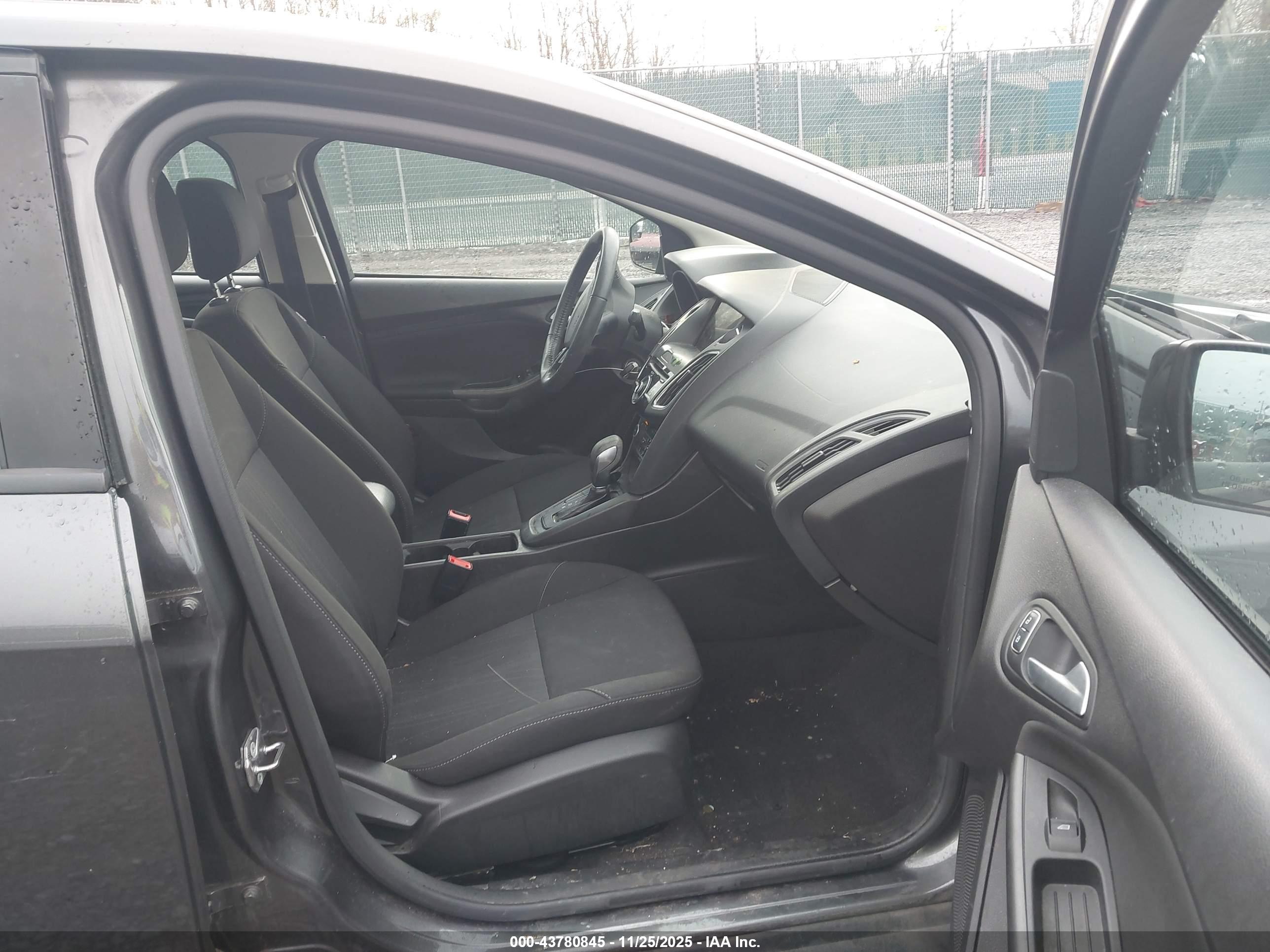 FORD FOCUS image 5
