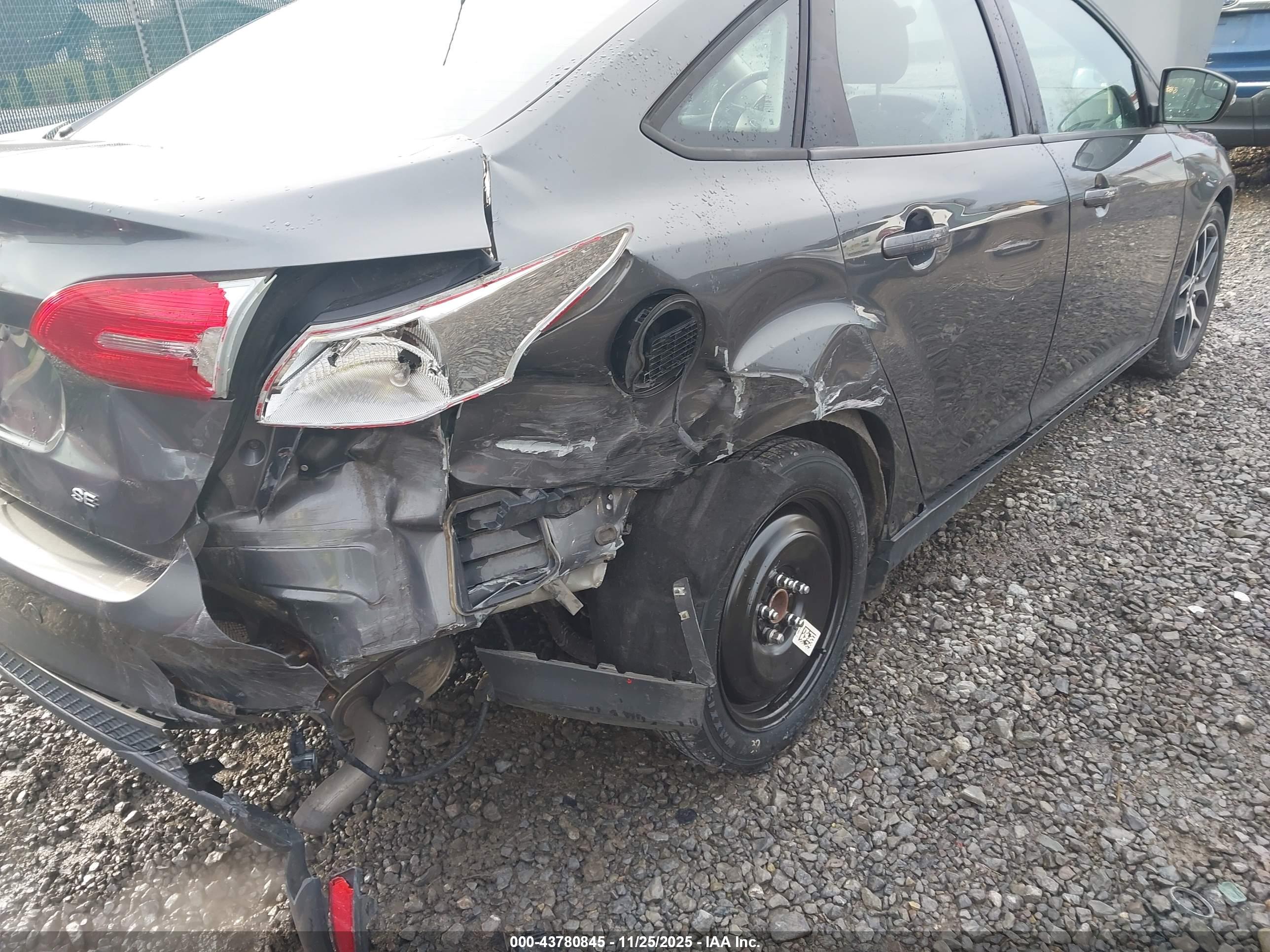 FORD FOCUS image 6