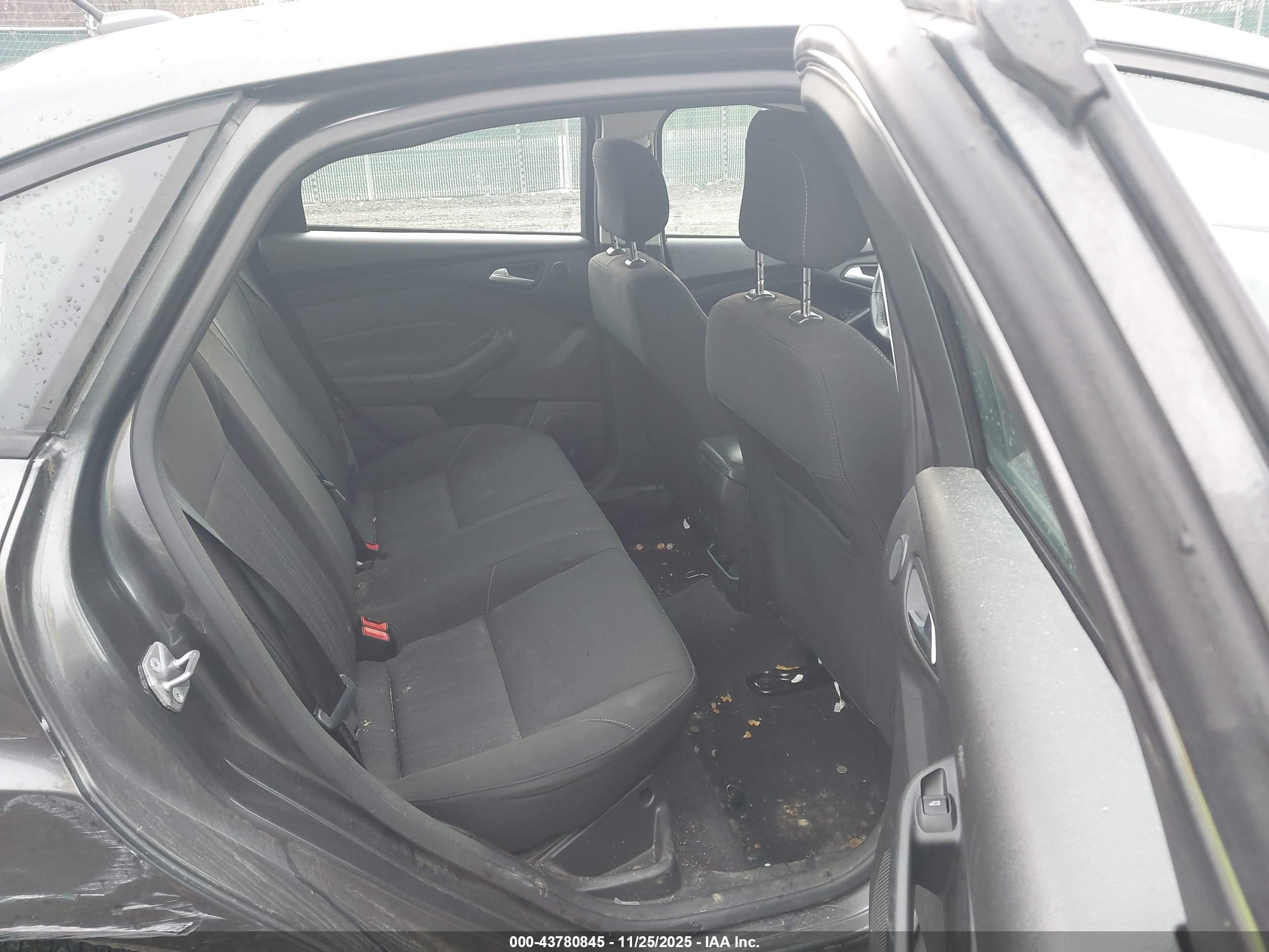 FORD FOCUS image 8