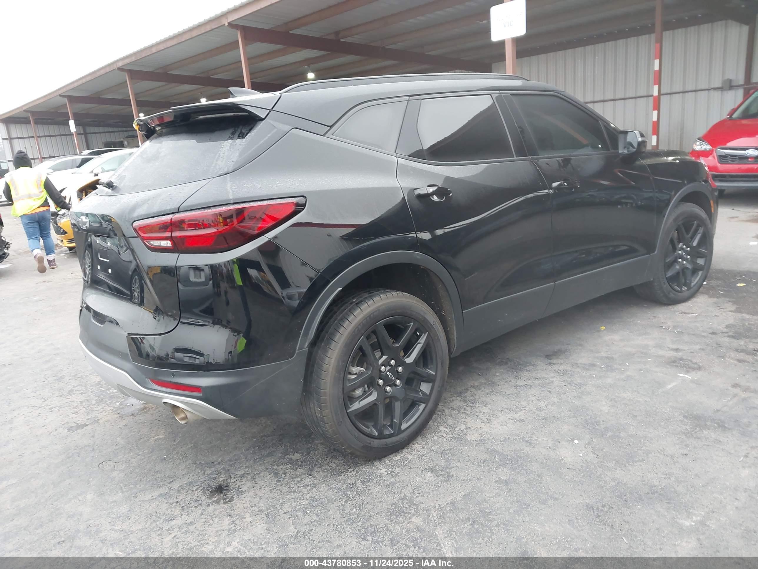 CHEVROLET BLAZER image 4
