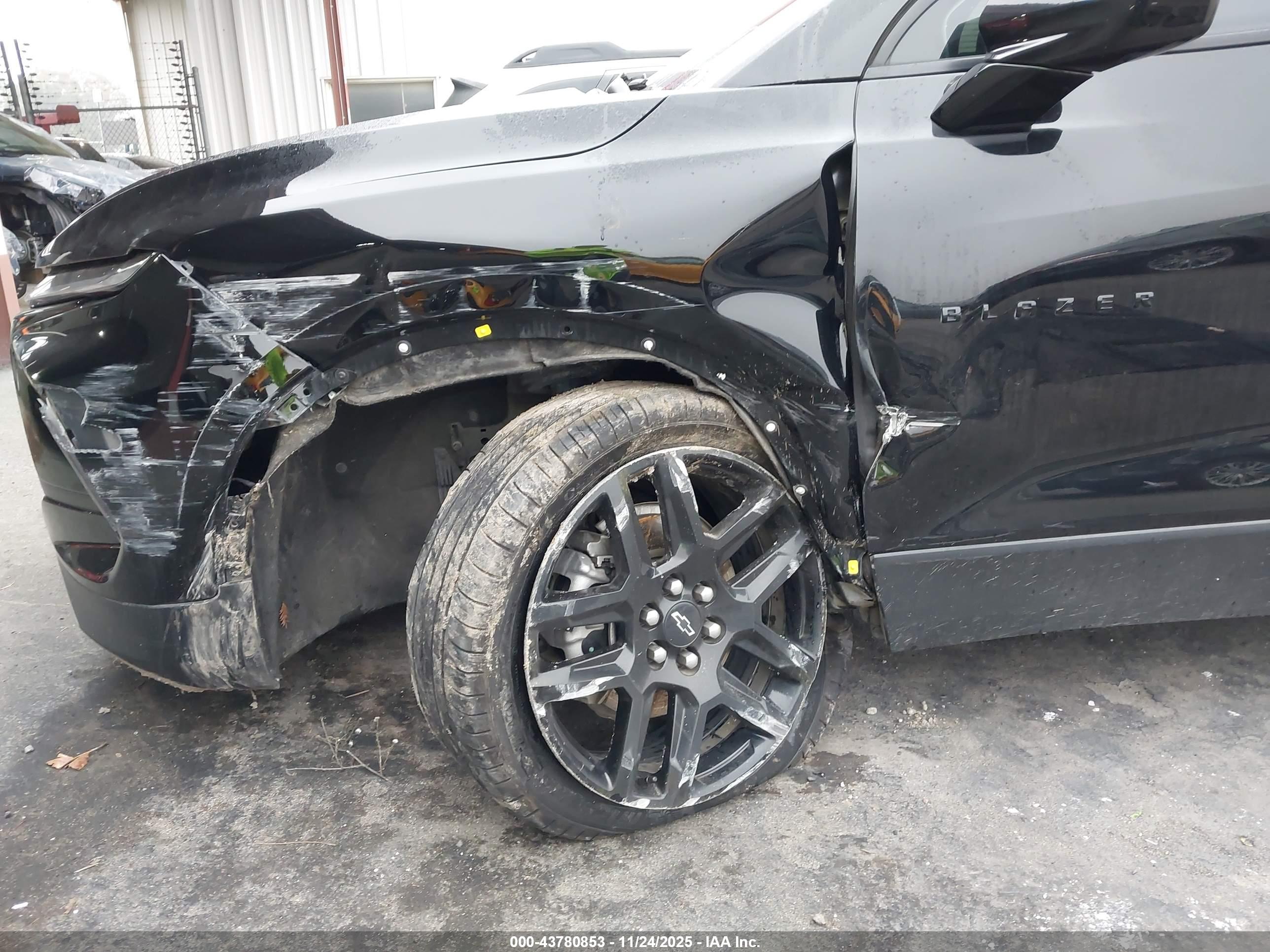 CHEVROLET BLAZER image 6