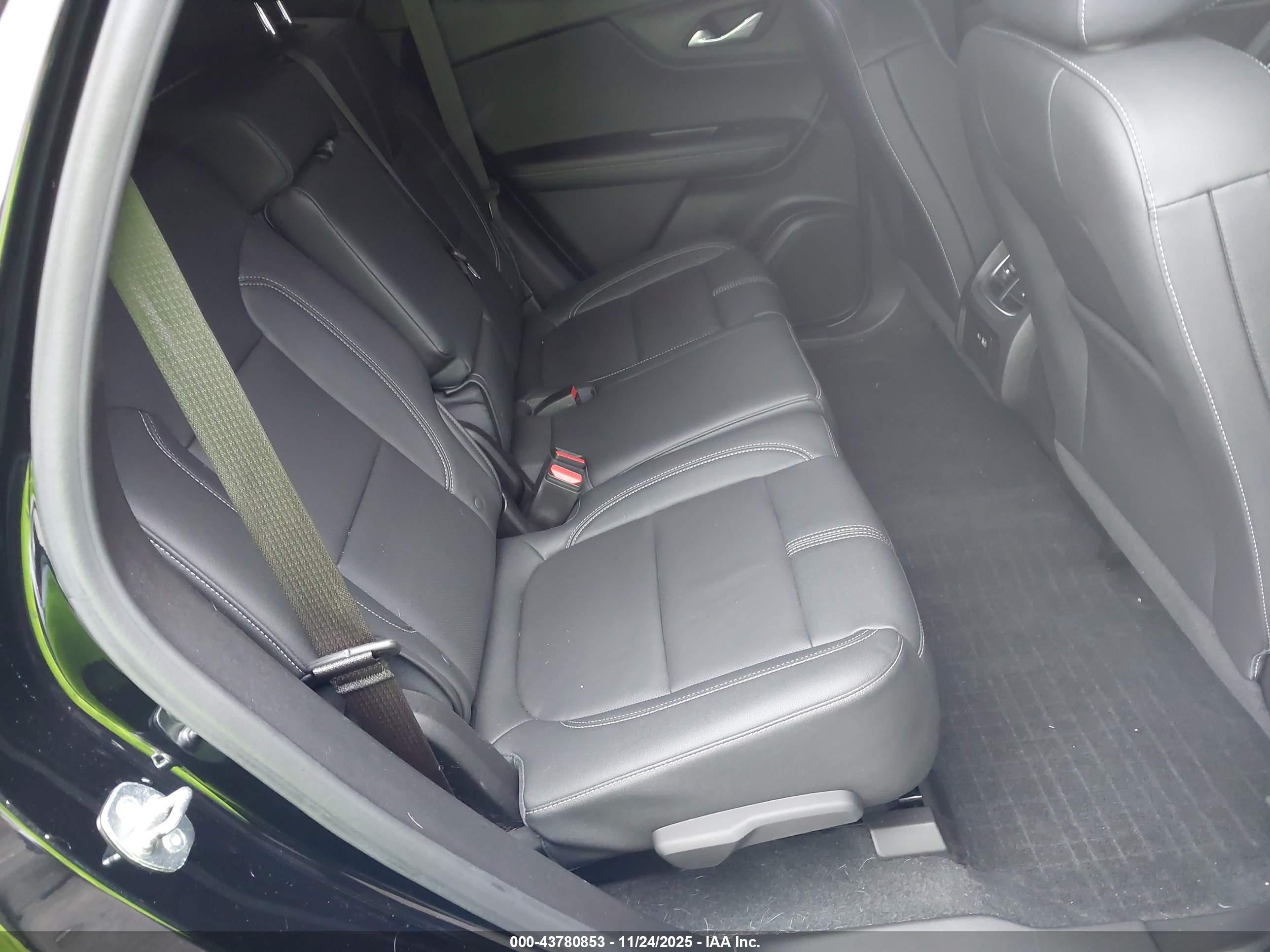 CHEVROLET BLAZER image 8