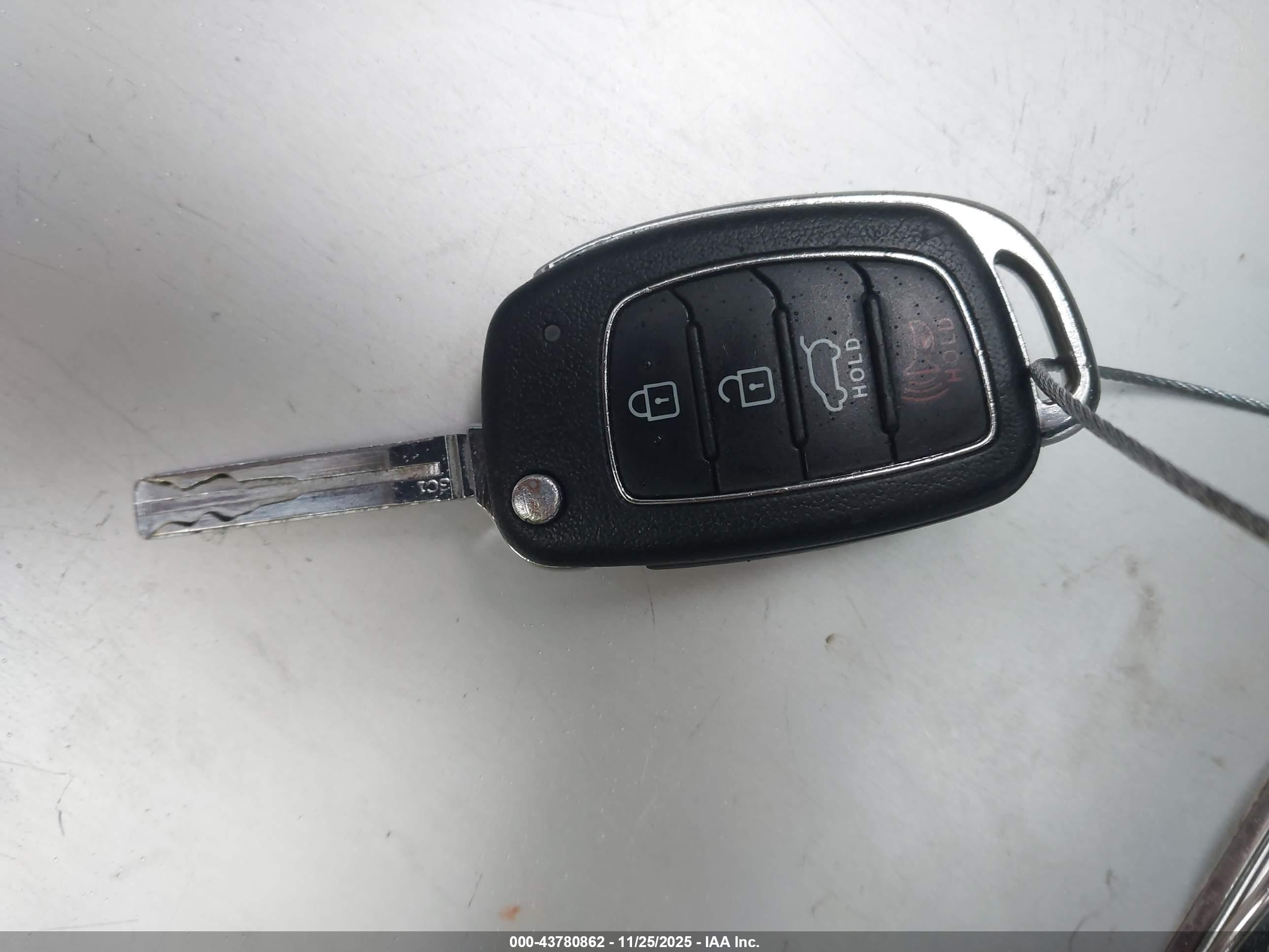 HYUNDAI TUCSON image 11