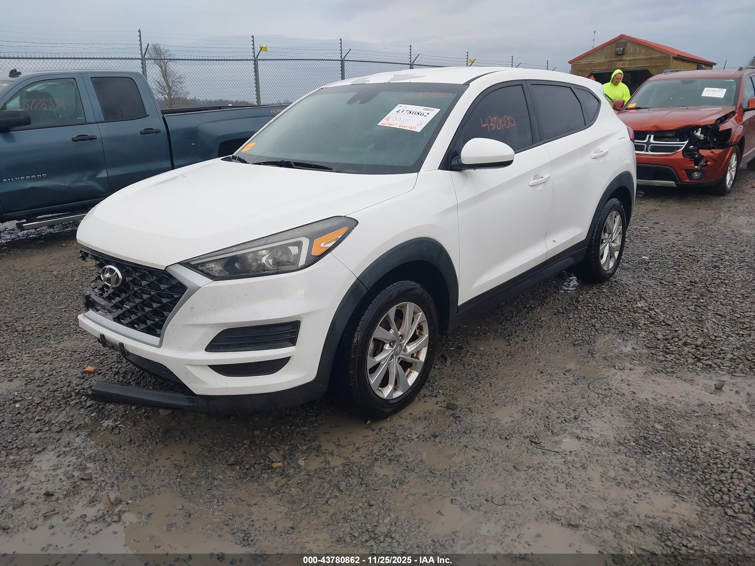 HYUNDAI TUCSON image 2