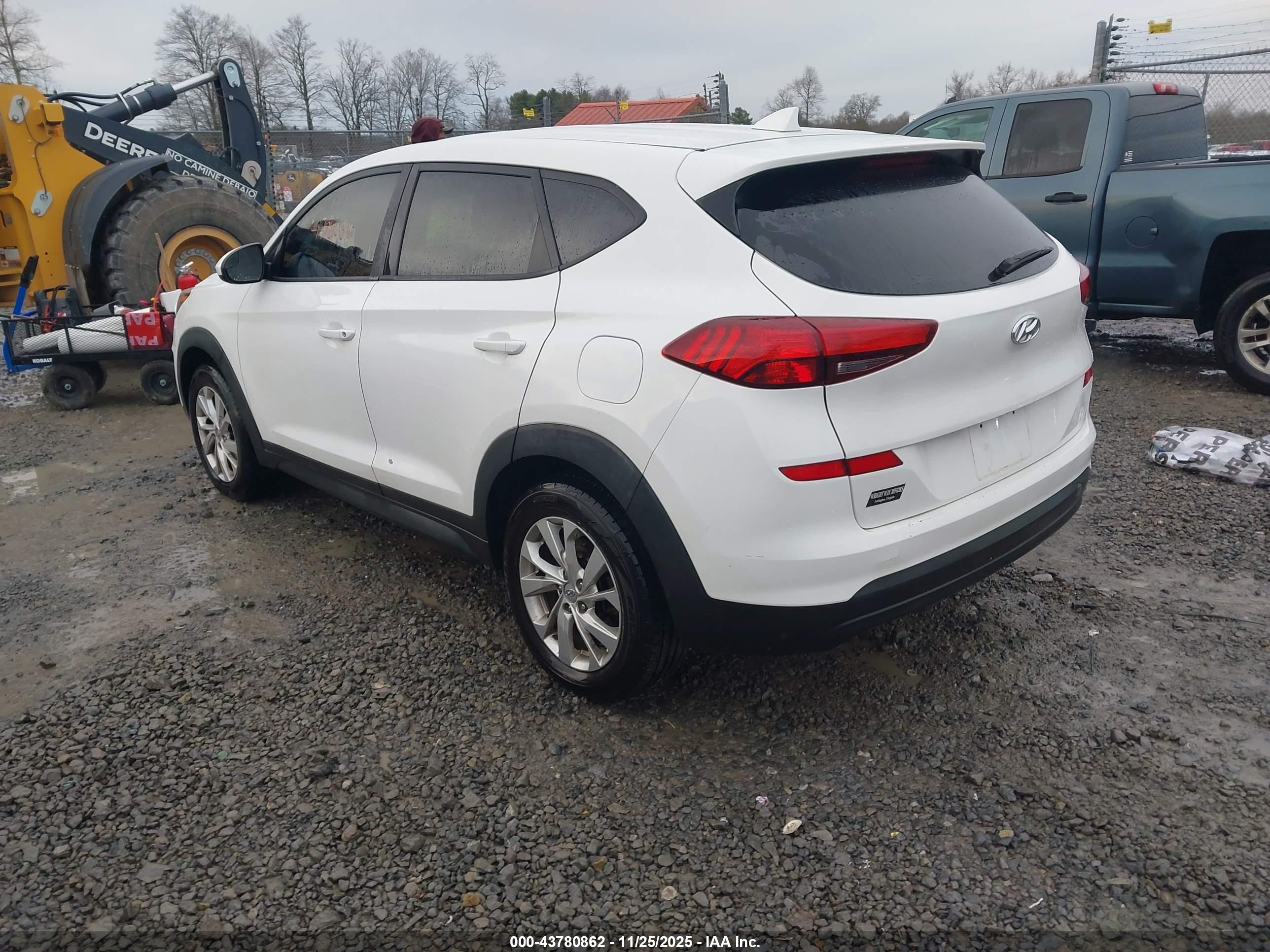 HYUNDAI TUCSON image 3