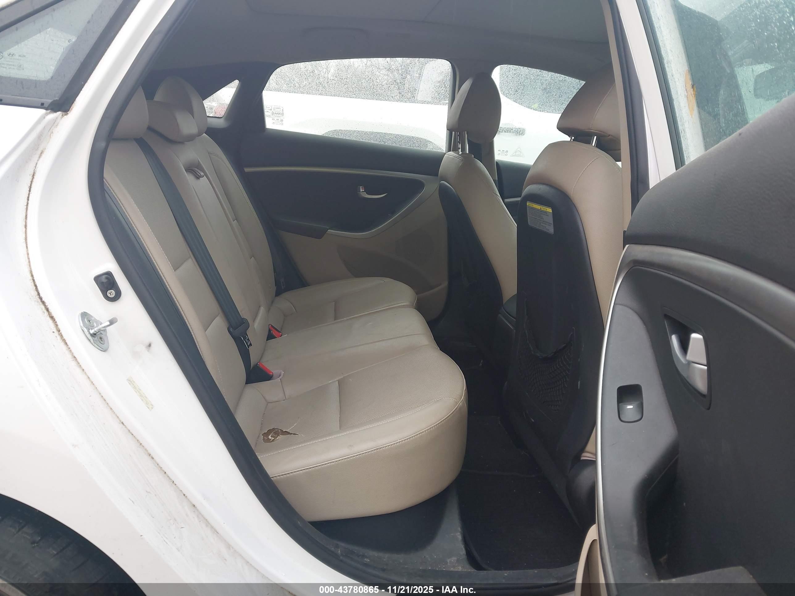 HYUNDAI ELANTRA image 8
