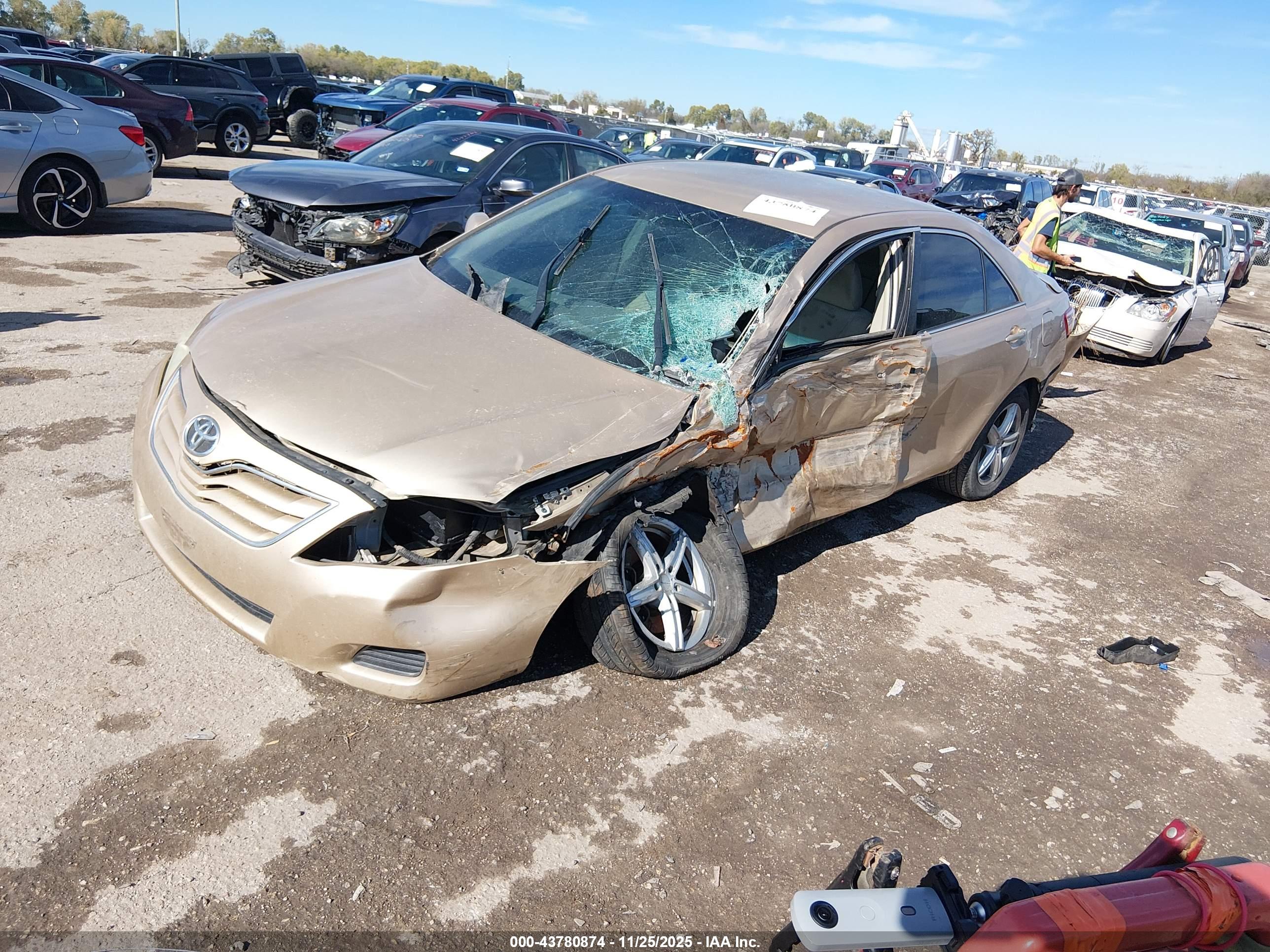 TOYOTA CAMRY image 2