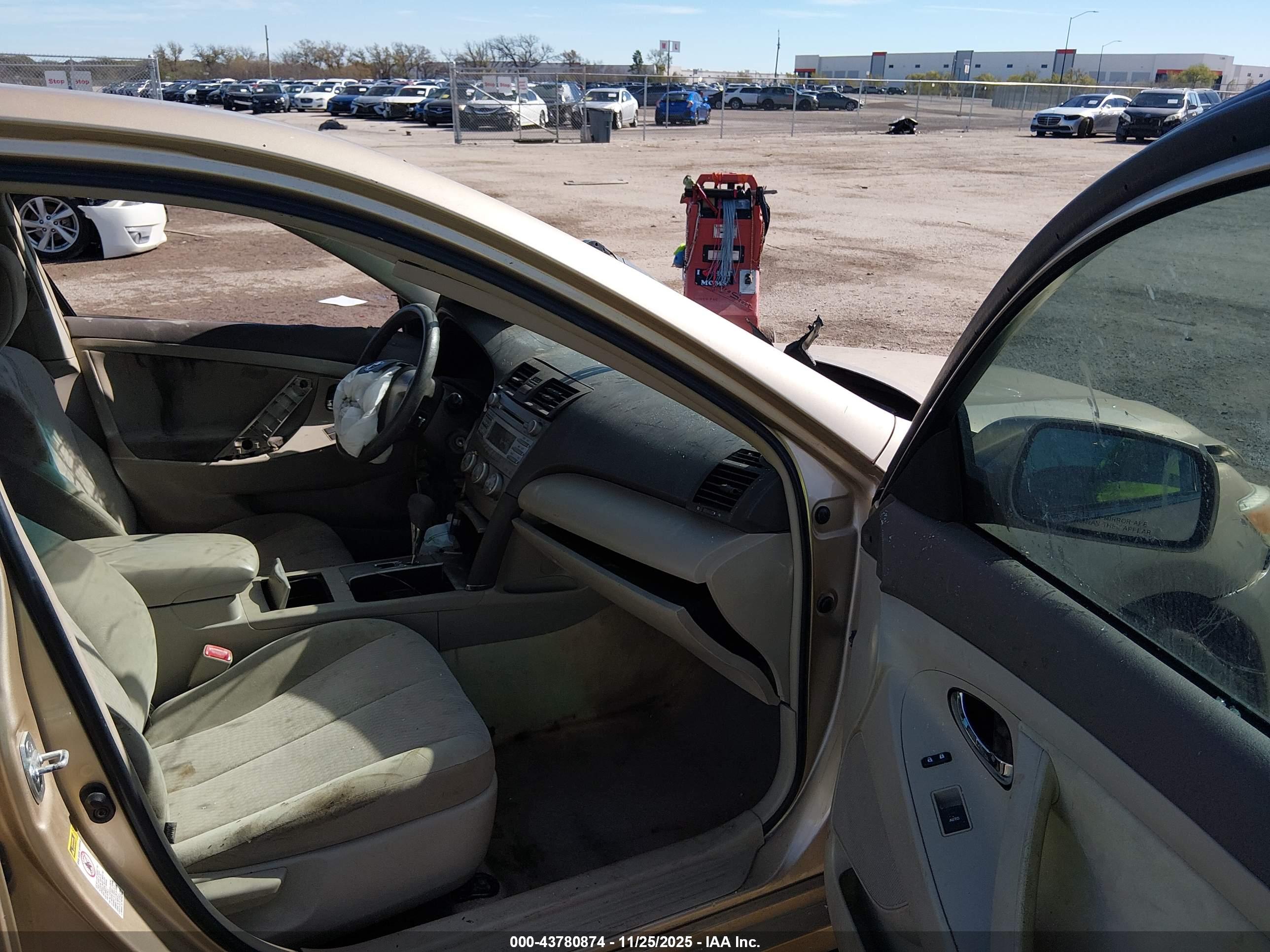 TOYOTA CAMRY image 5