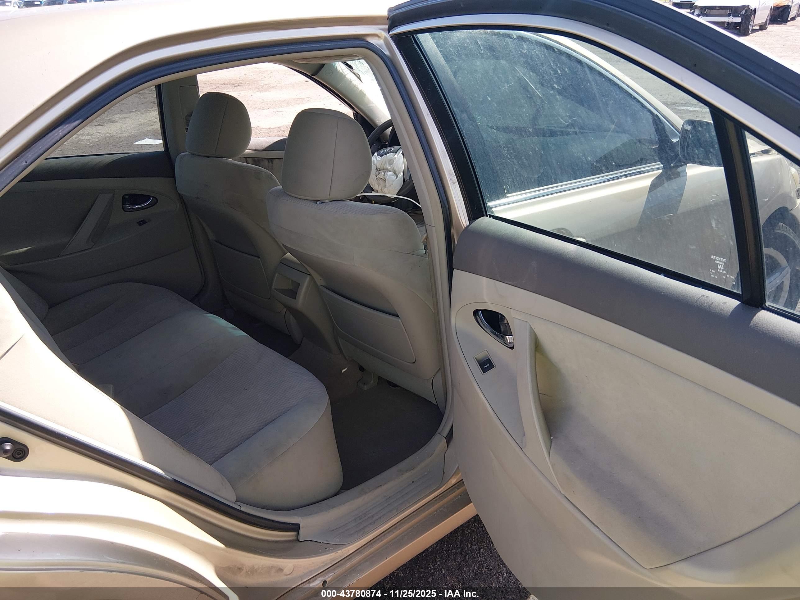TOYOTA CAMRY image 8