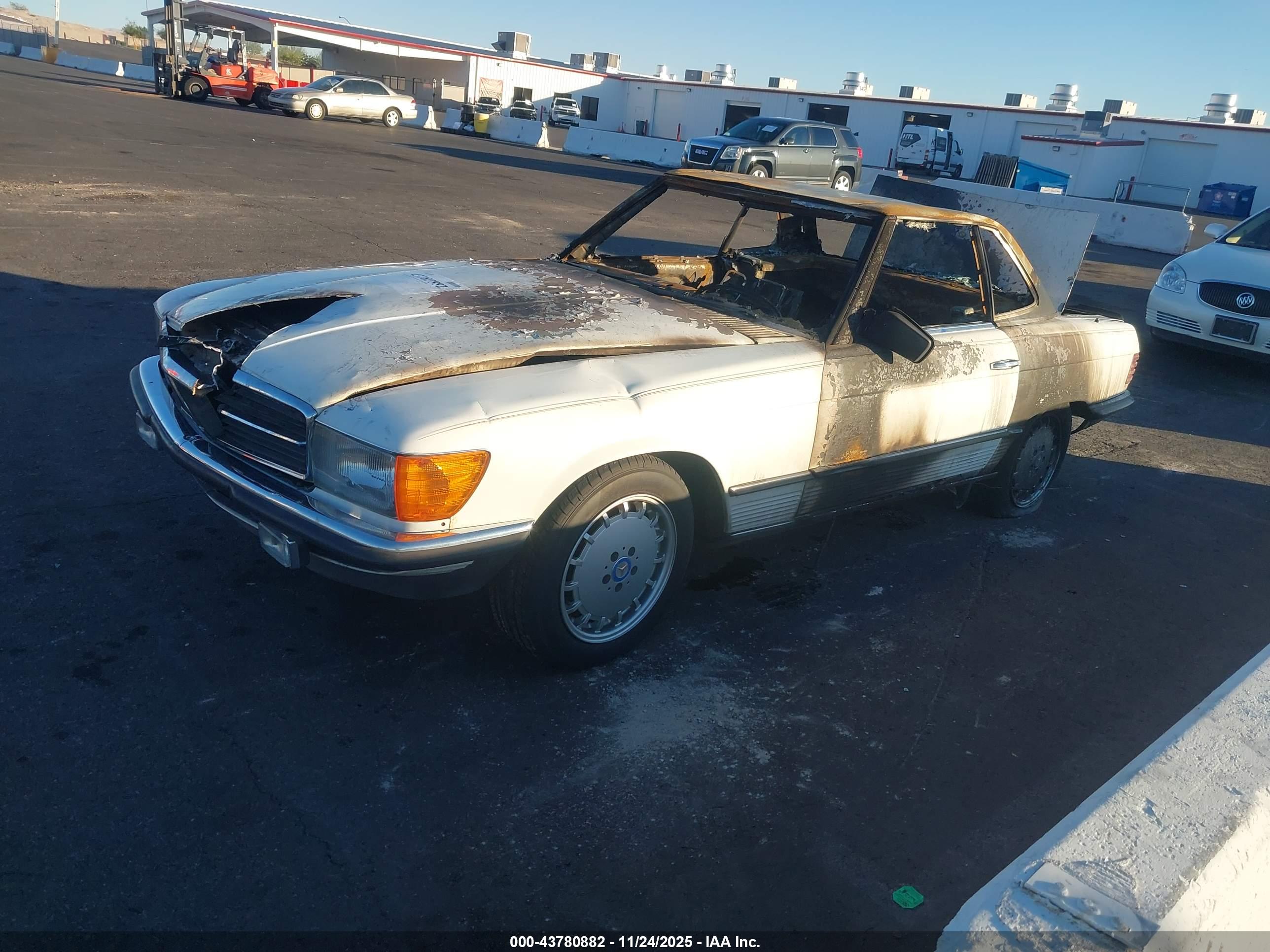 MERCEDES BENZ image 2