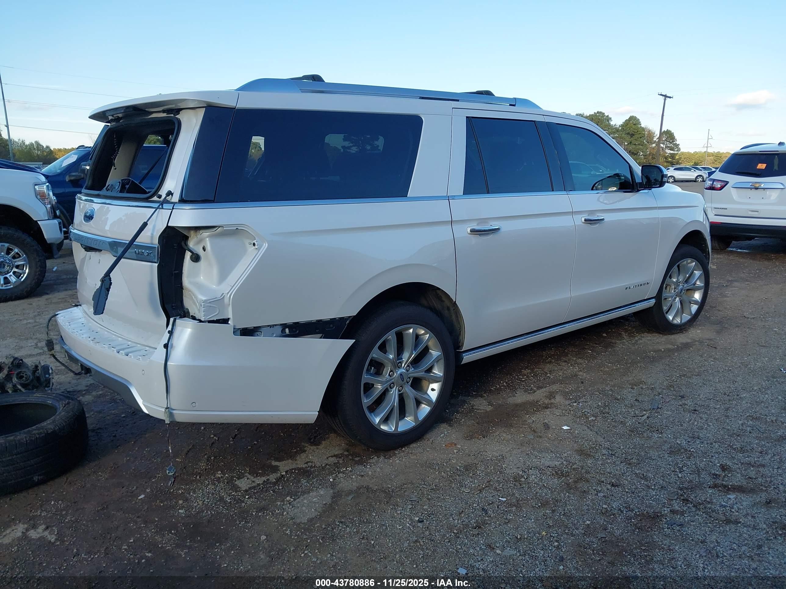 FORD EXPEDITION image 4