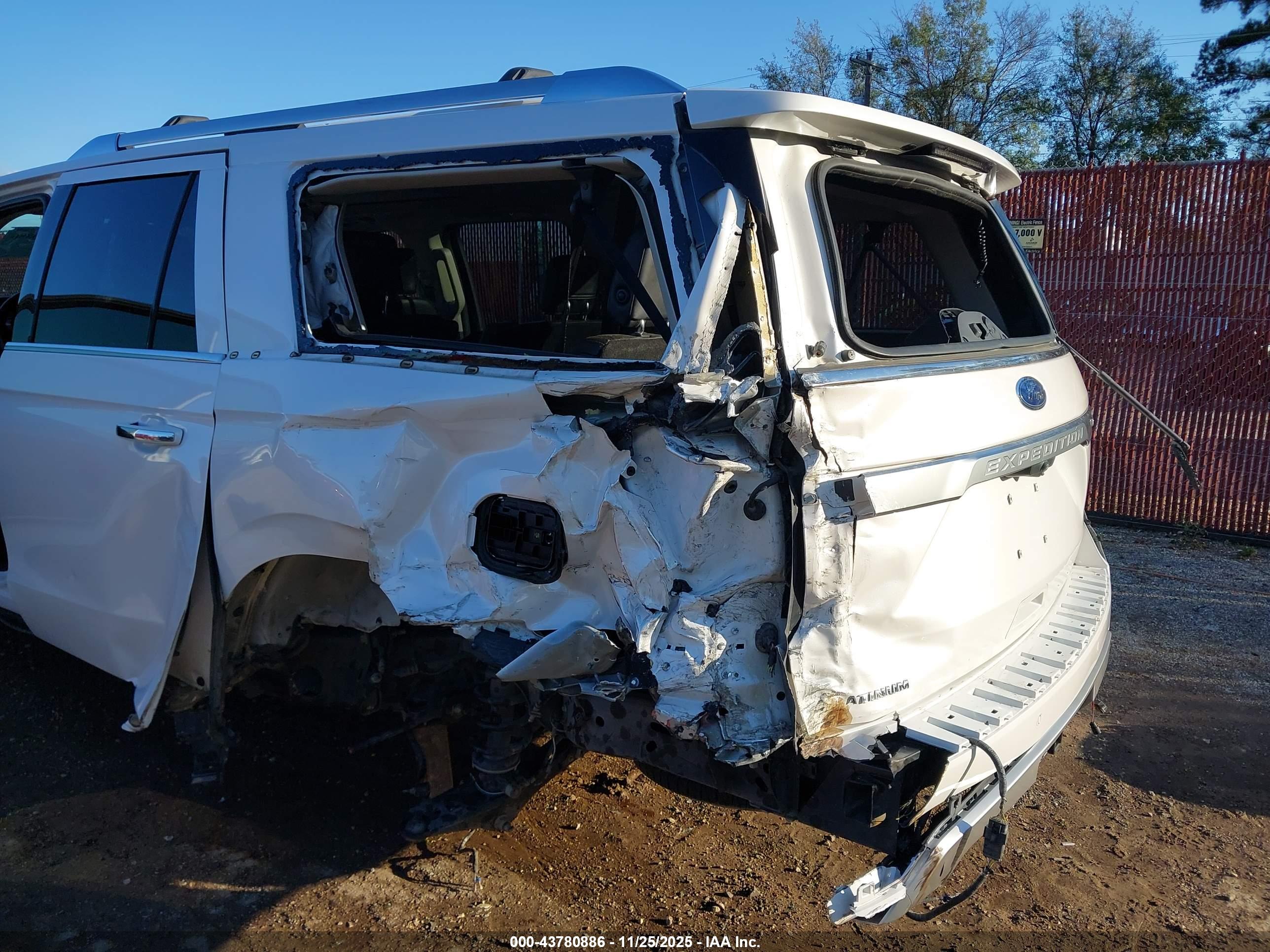 FORD EXPEDITION image 6