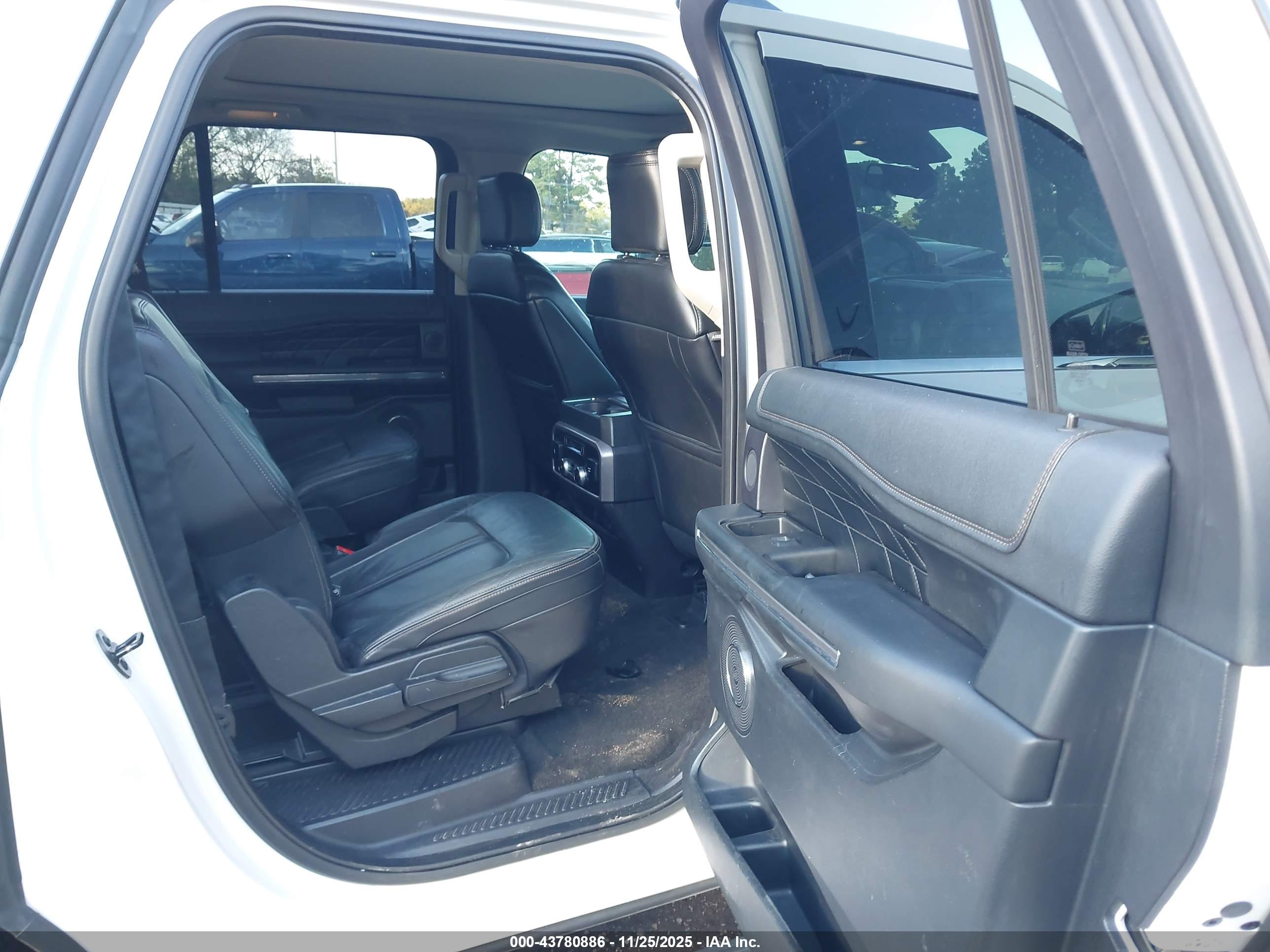 FORD EXPEDITION image 8